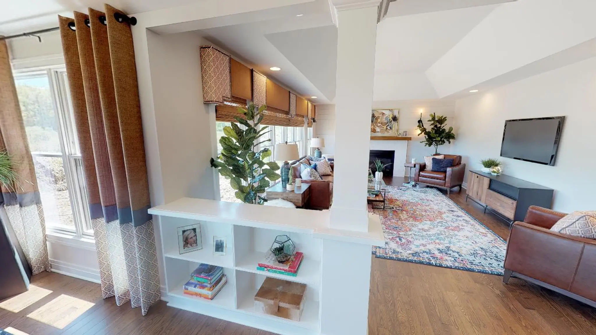 Advantage II - Interior Photo 14