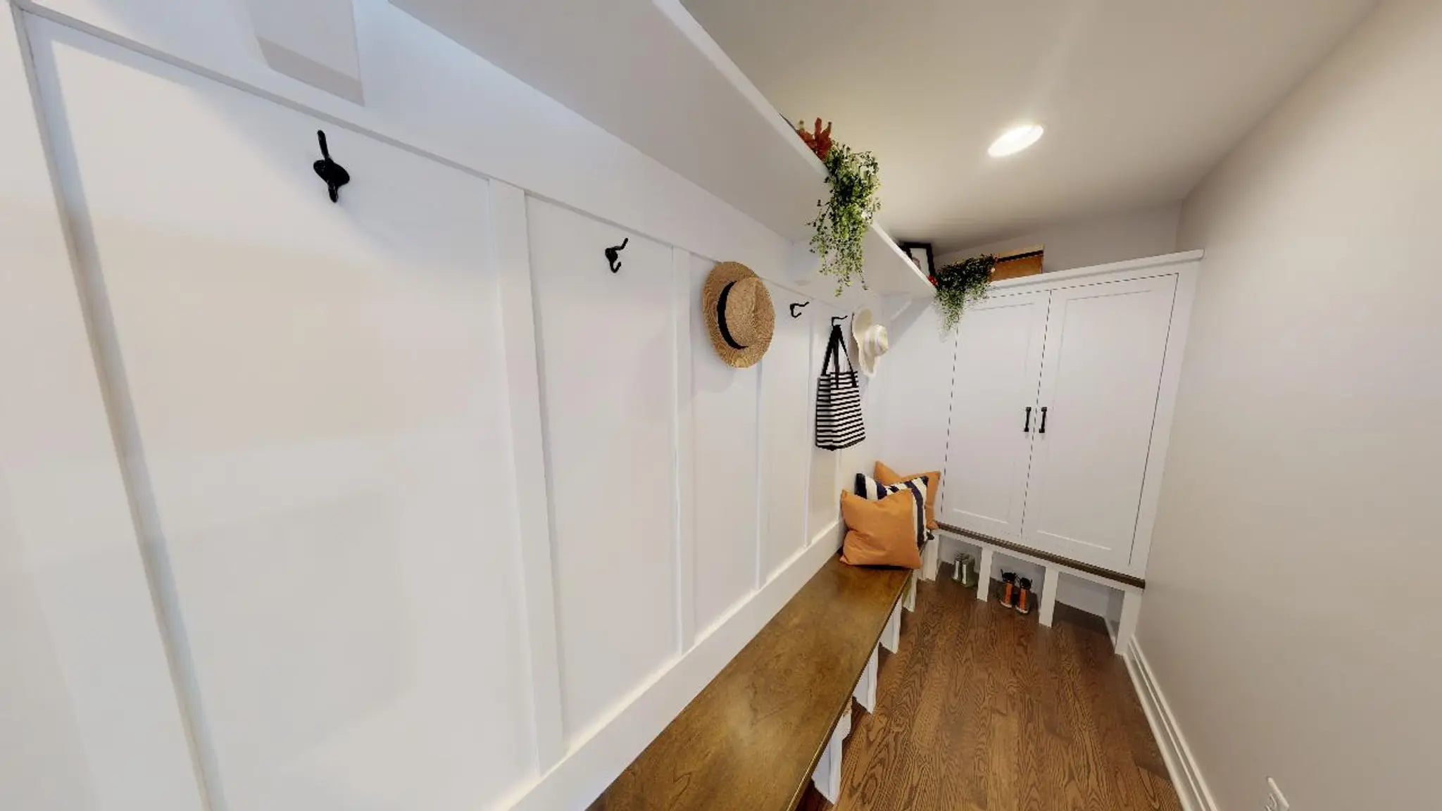 Advantage II - Interior Photo 11