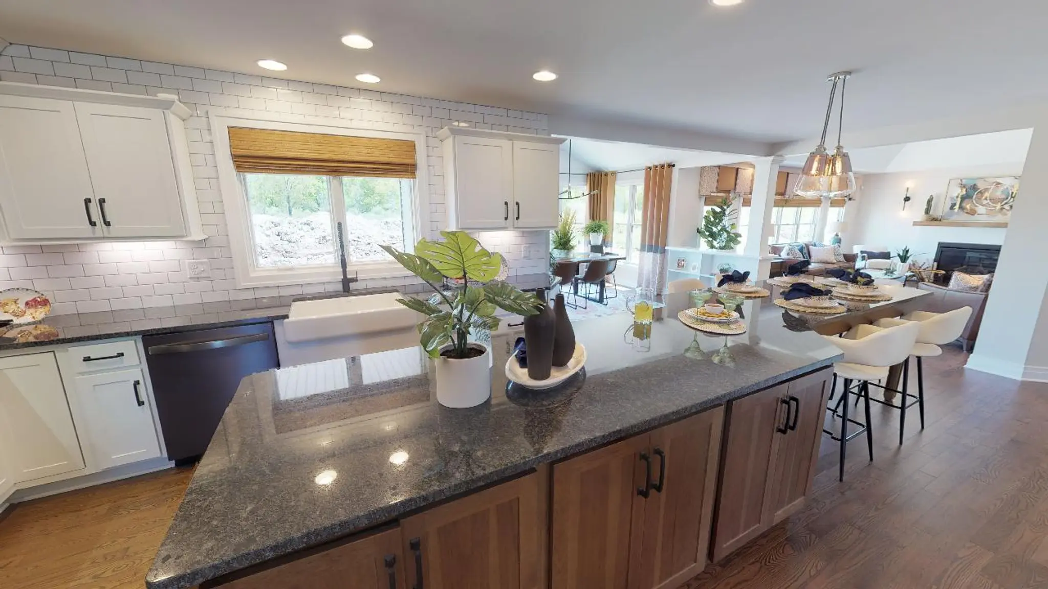 Advantage II - Interior Photo 9