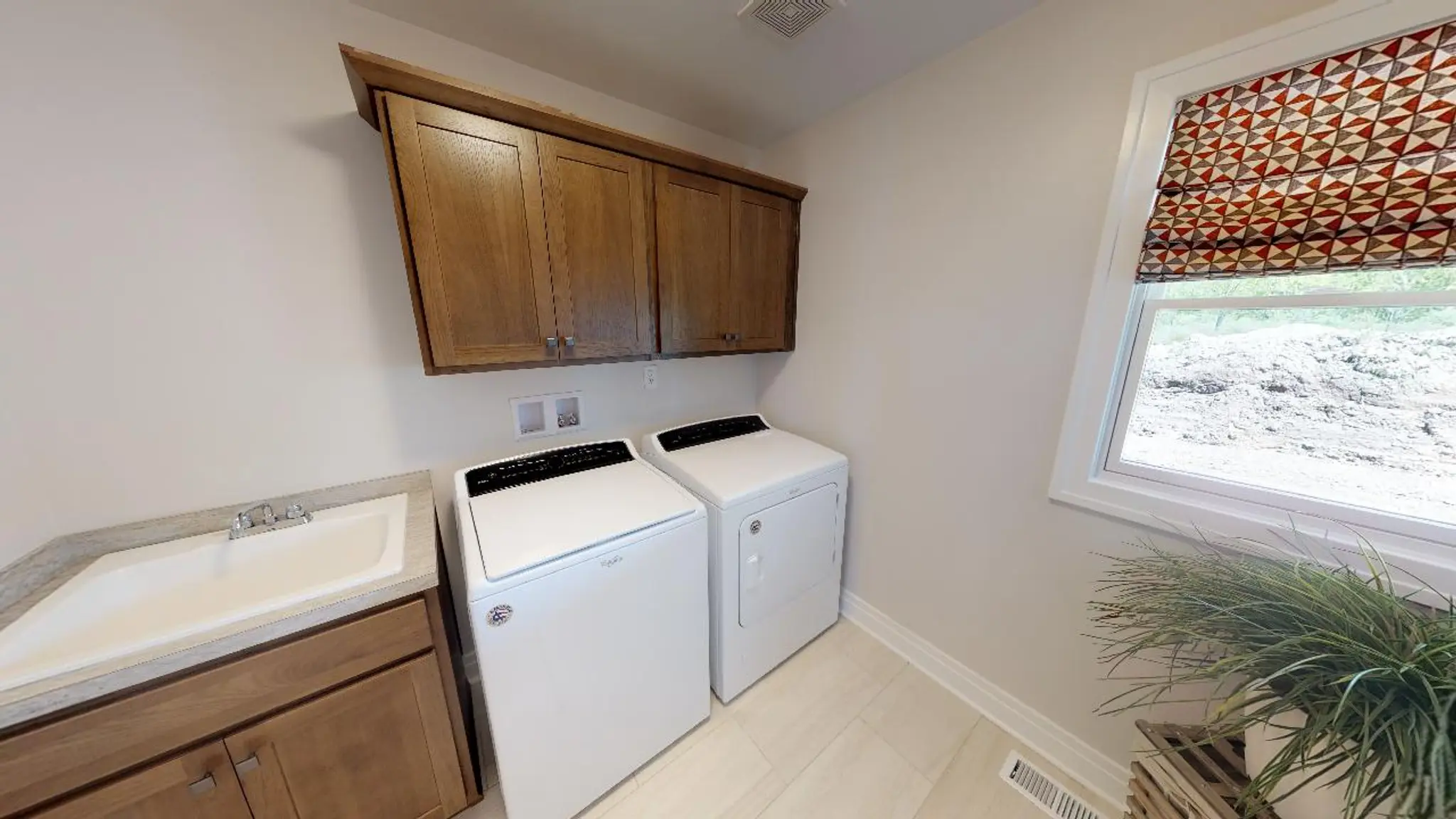 Advantage II - Interior Photo 8