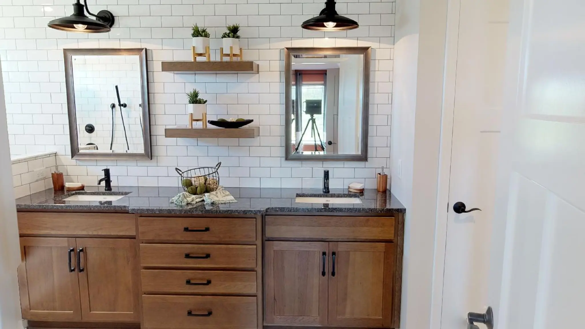 Advantage II - Interior Photo 6