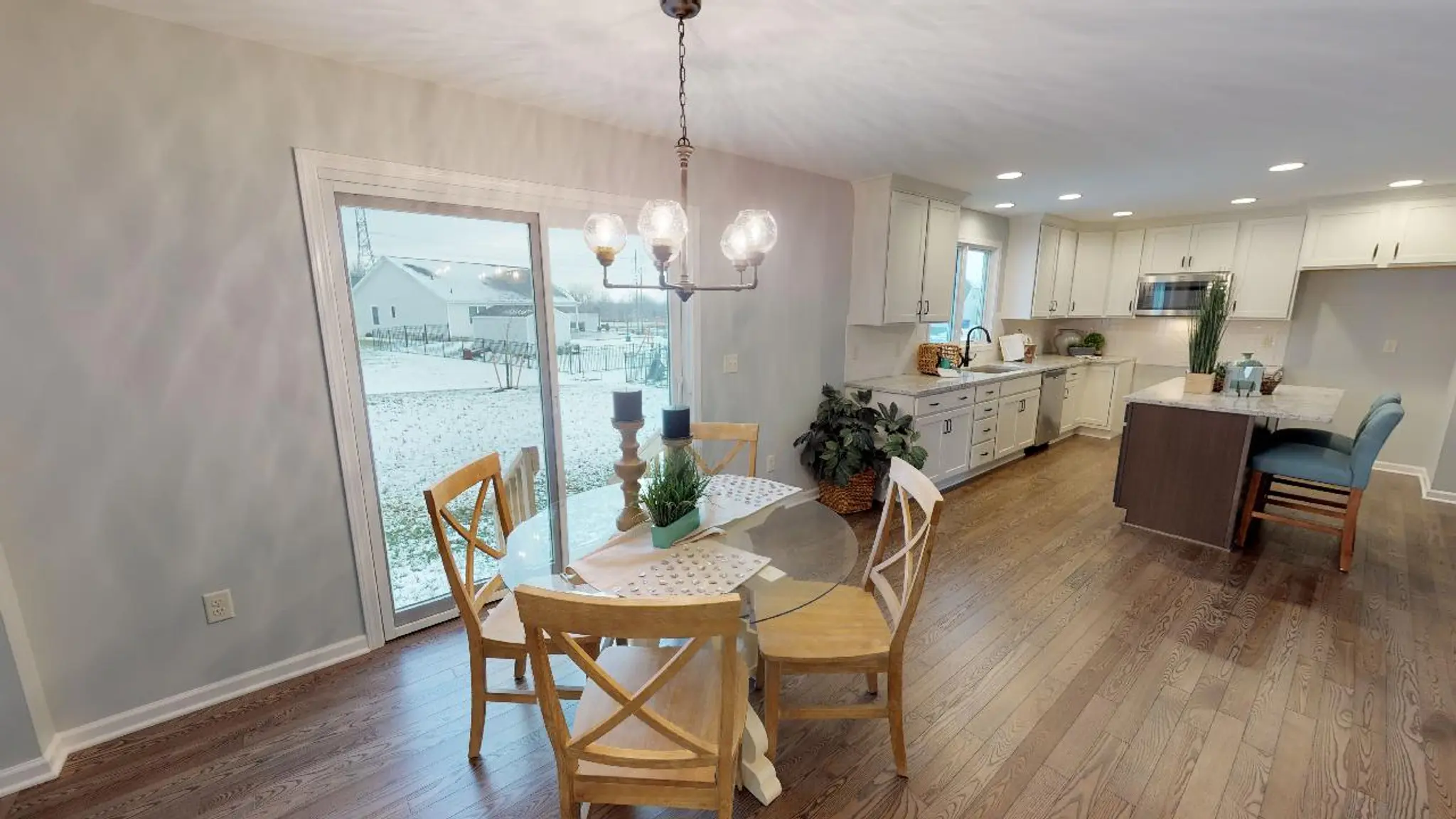 Advantage IX - Interior Photo 7