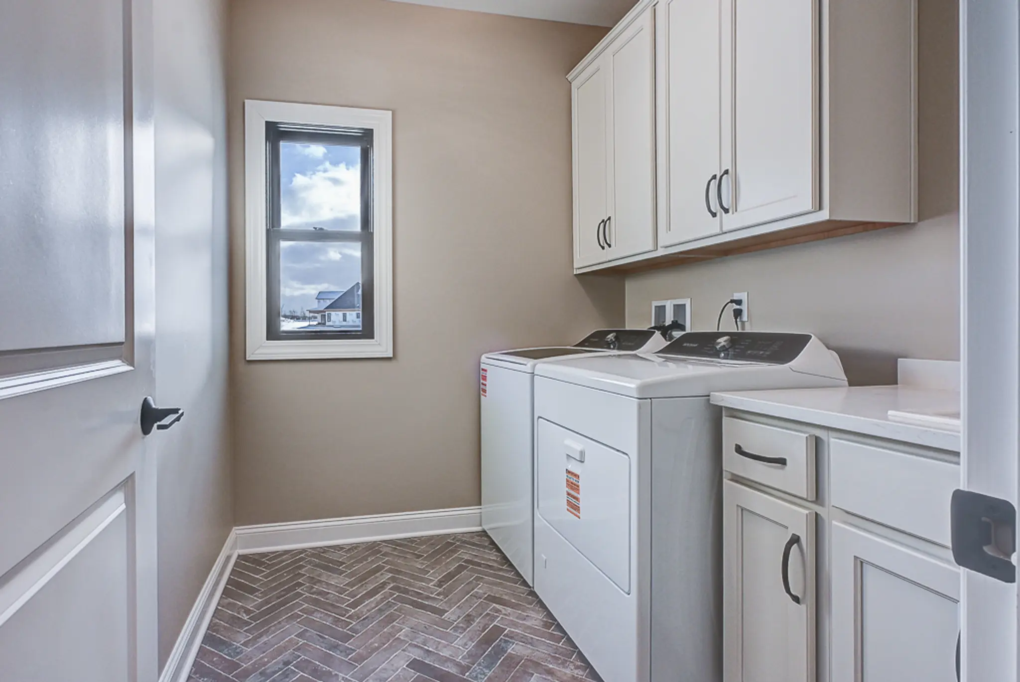 Advantage X - Interior Photo 24
