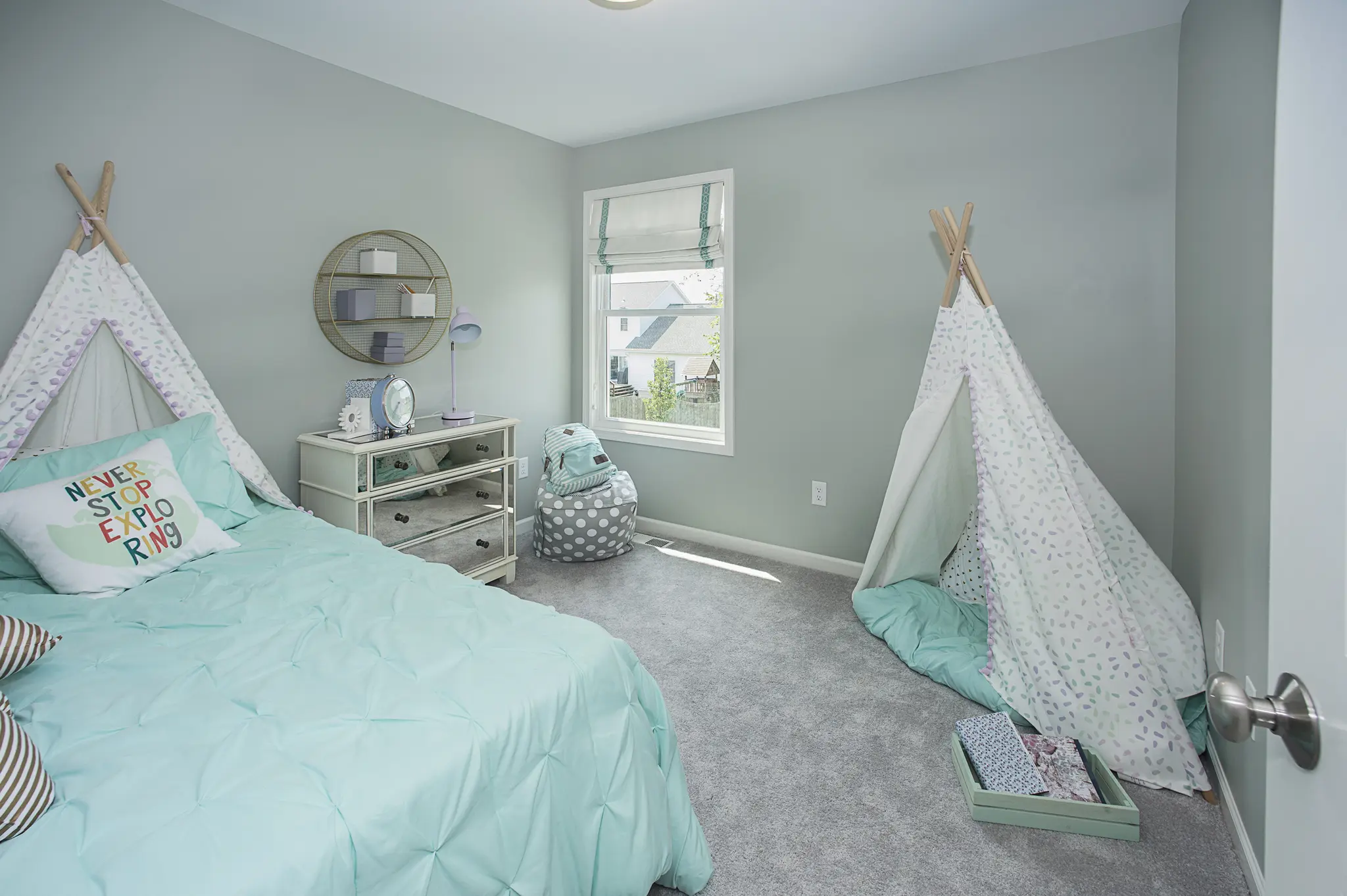 Discovery IX - Interior Photo 17