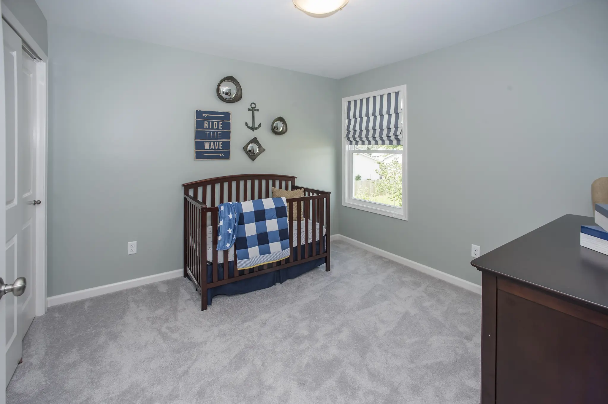 Discovery IX - Interior Photo 18