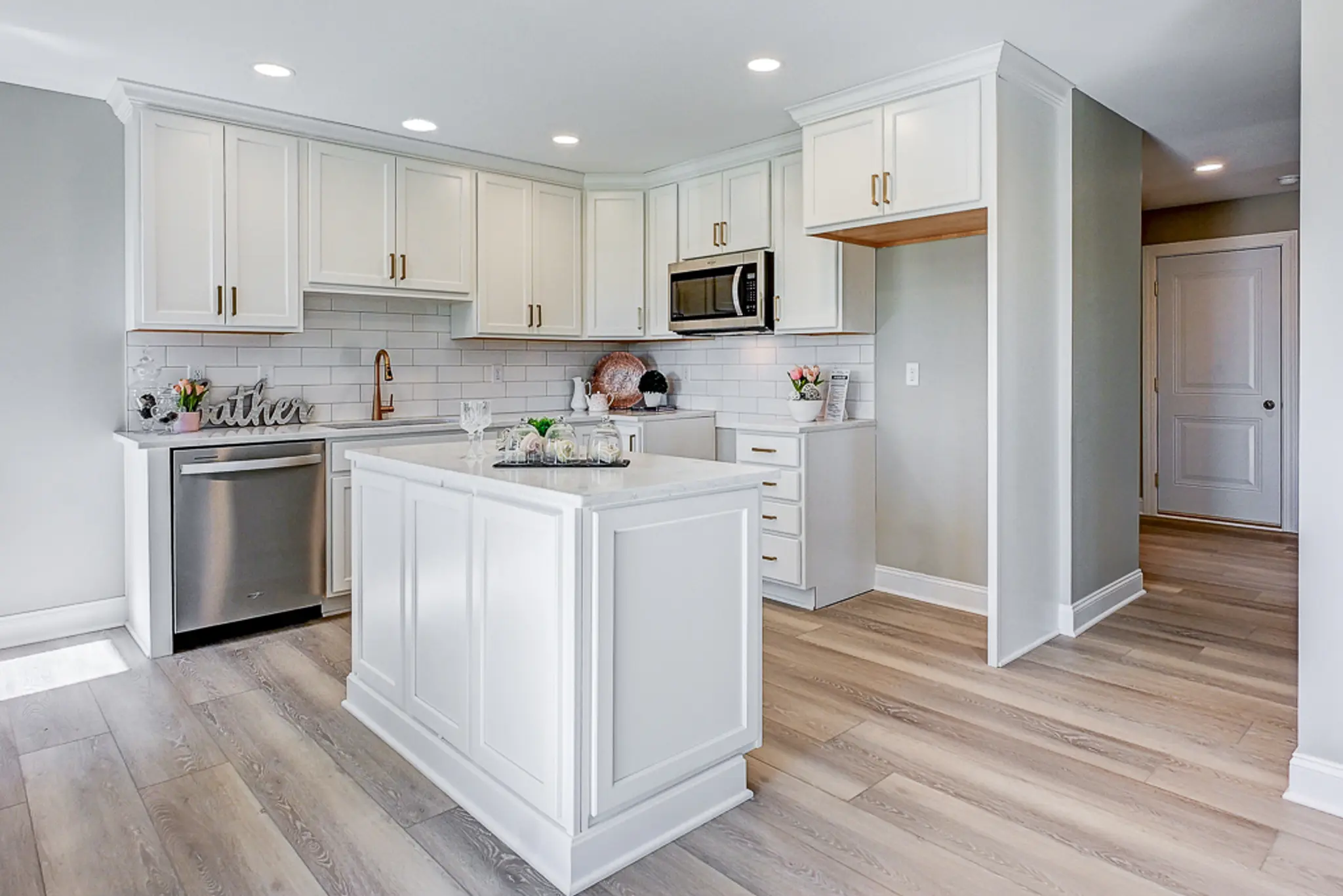 Charleston A - Interior Photo 8