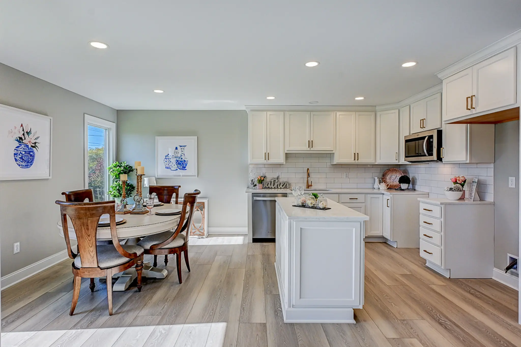 Charleston A - Interior Photo 5