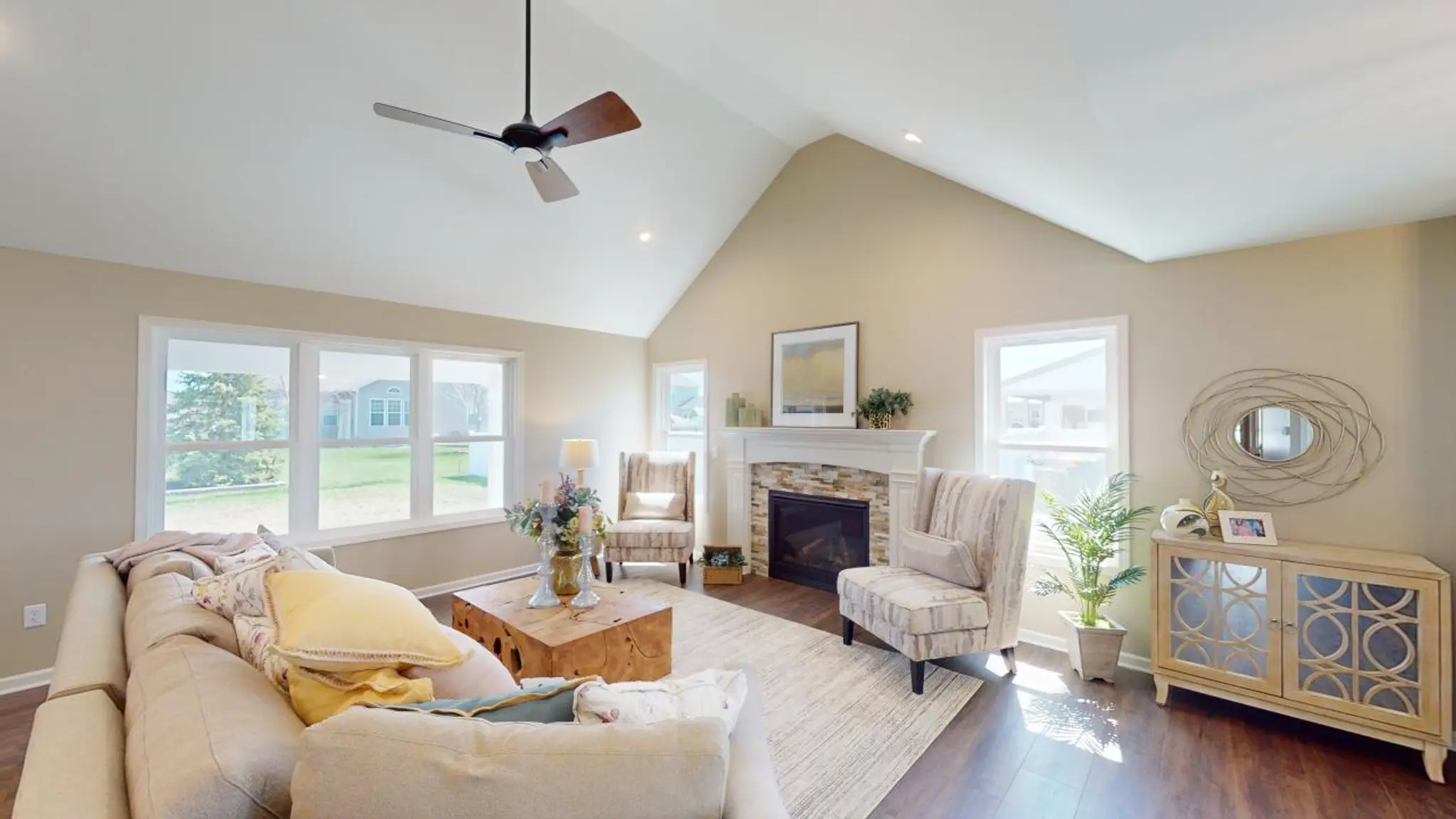 Discovery X - Interior Photo 6