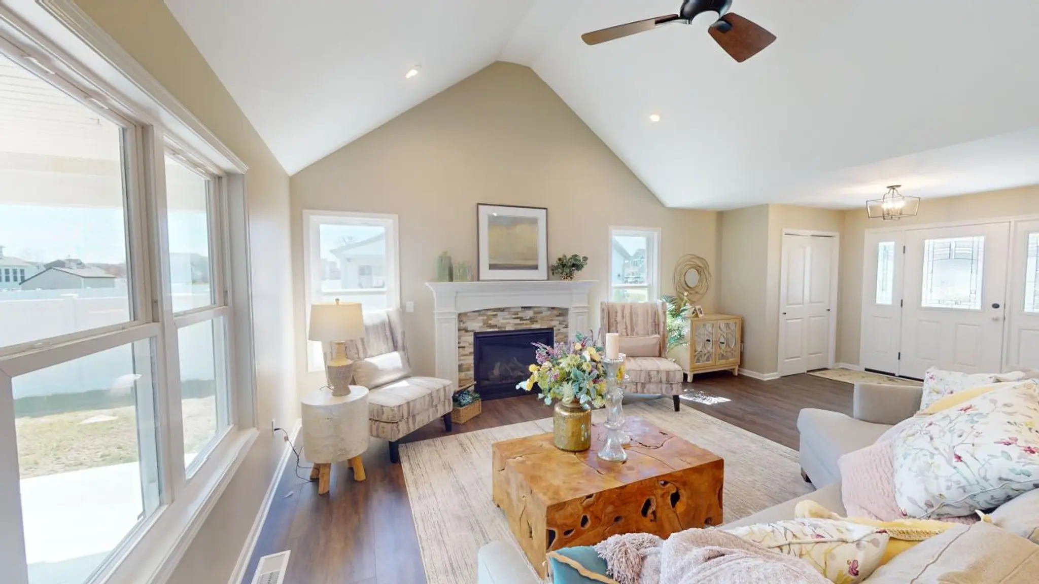 Discovery X - Interior Photo 7