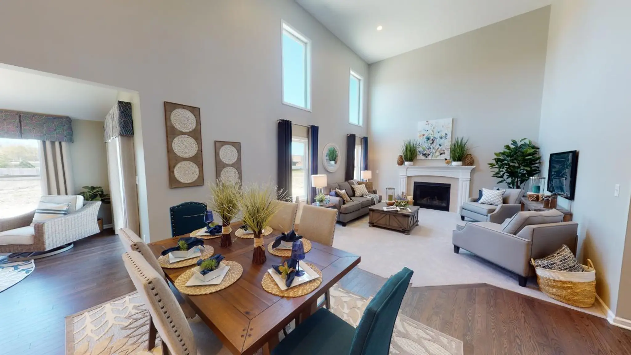 Discovery XII - Interior Photo 2