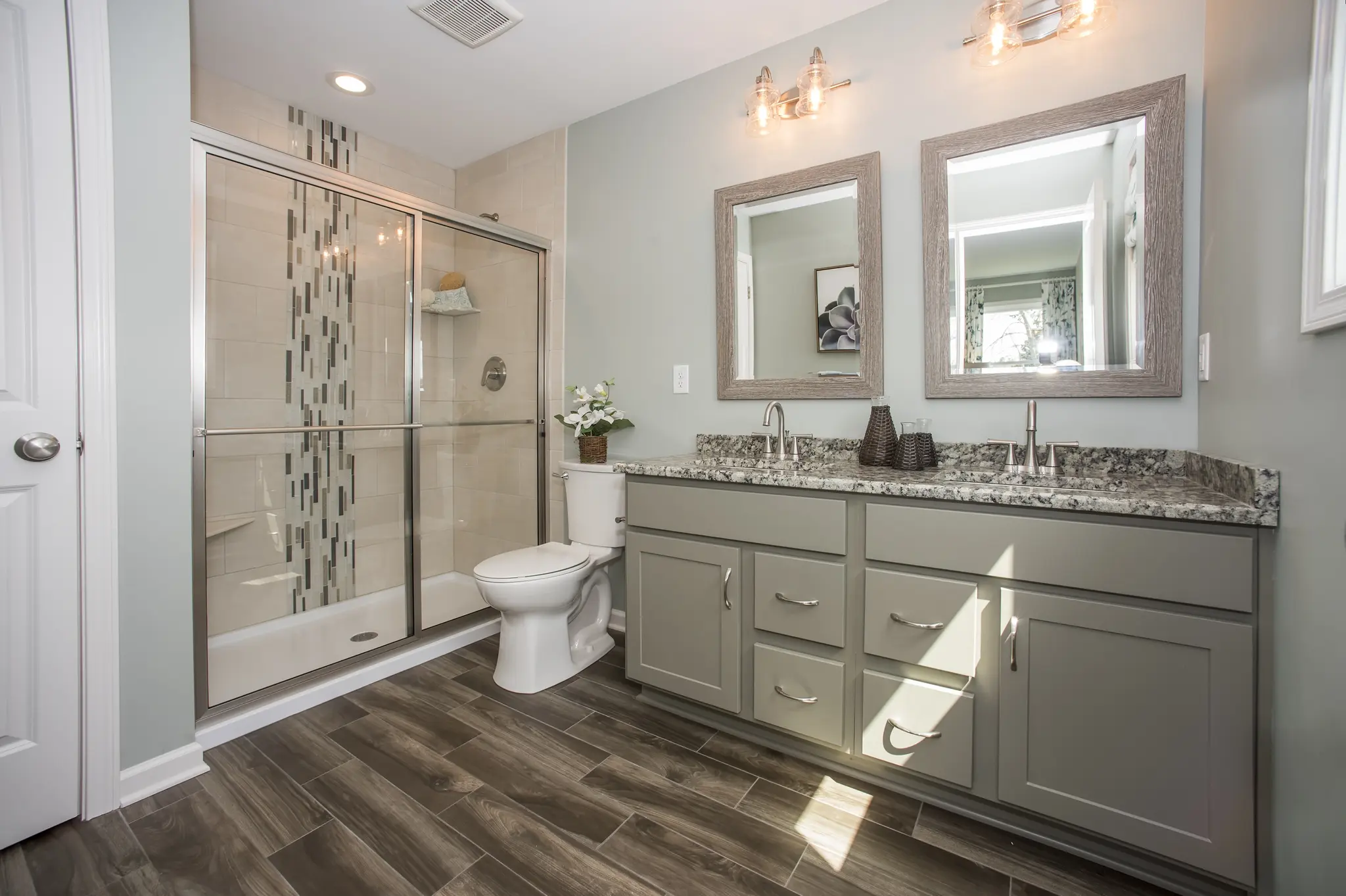 Discovery IX - Interior Photo 15