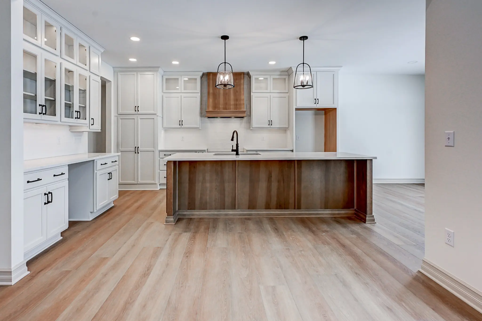 Elite XII - Interior Photo 16