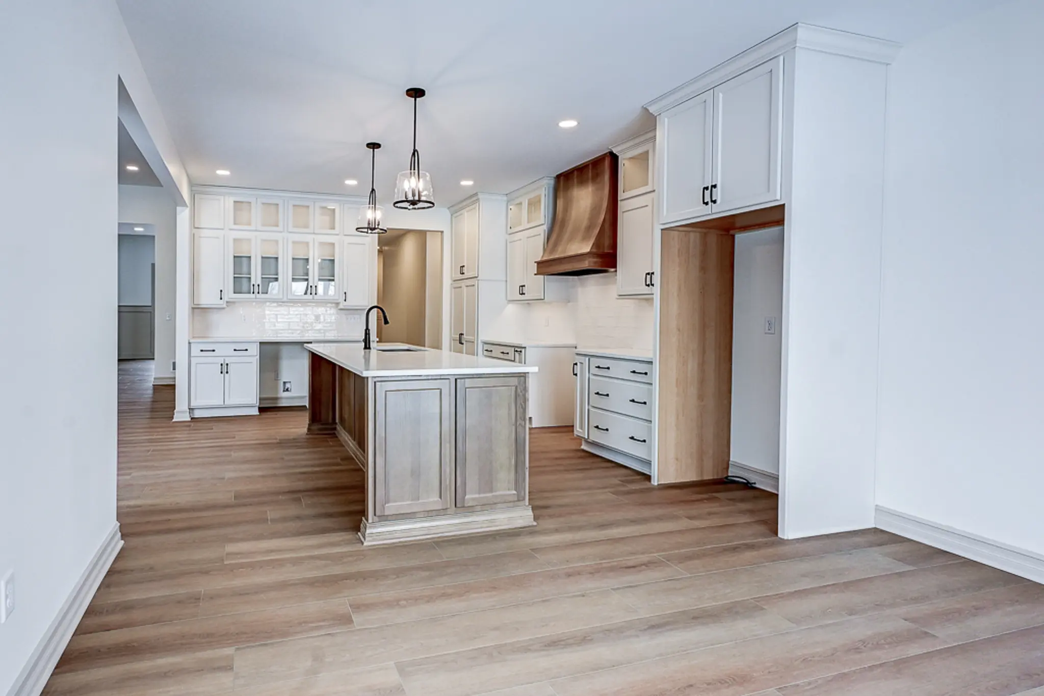 Elite XII - Interior Photo 15