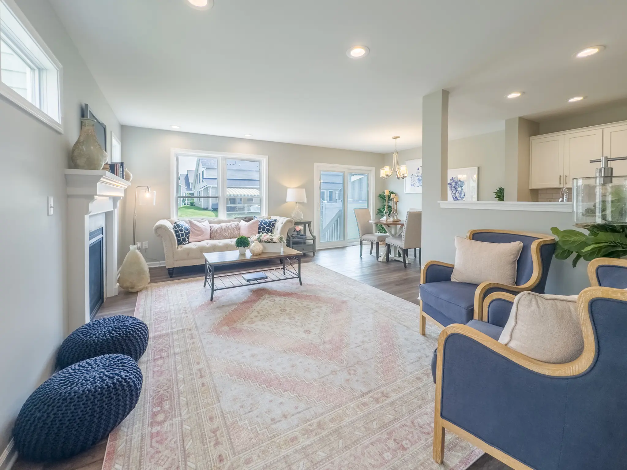 Cambridge - Interior Photo 4