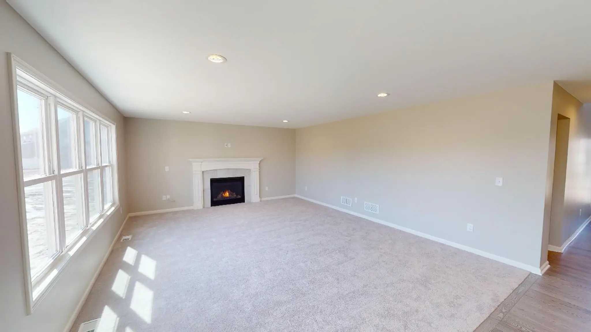 Discovery IX - Interior Photo 11