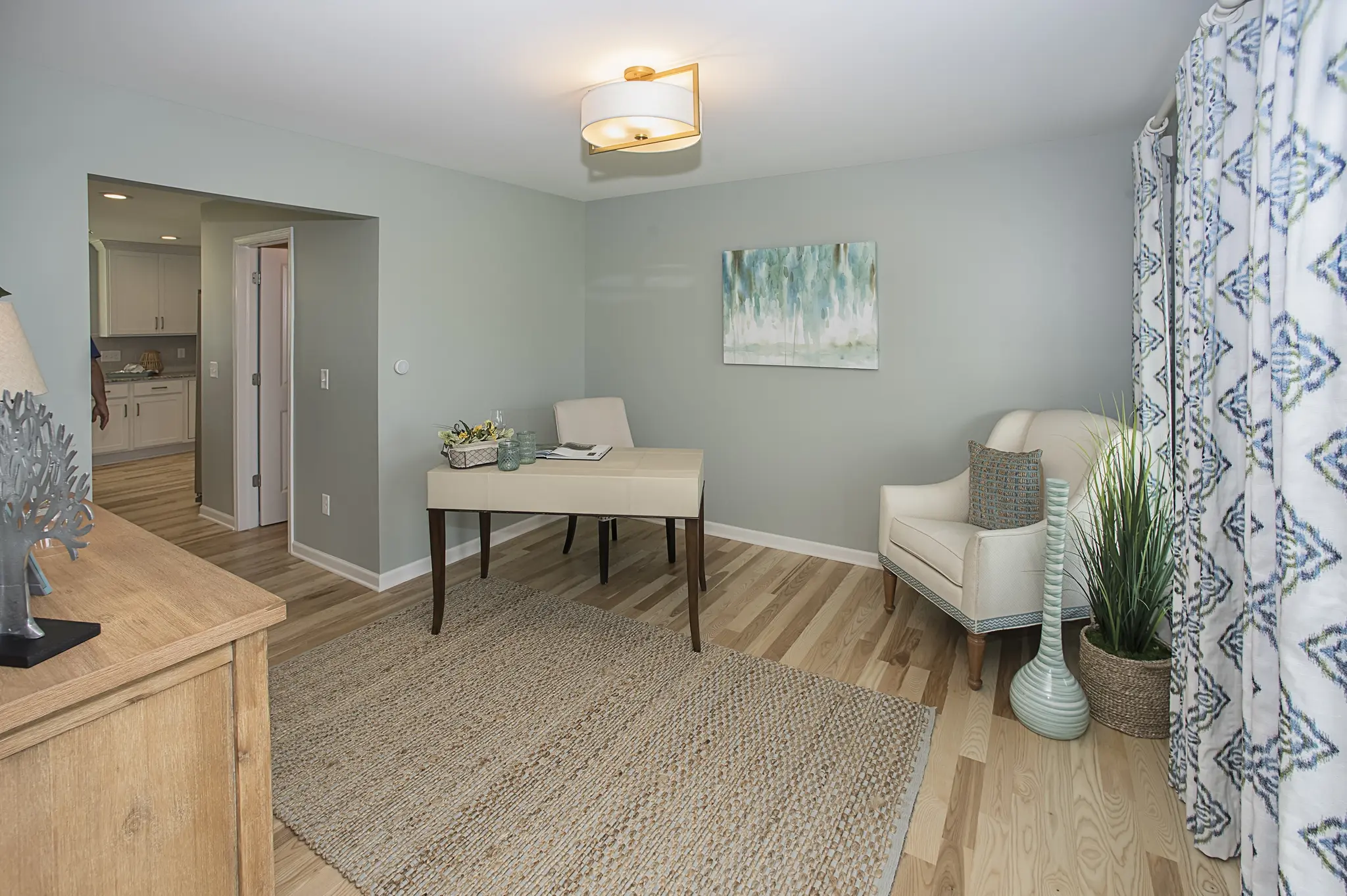 Discovery IX - Interior Photo 12