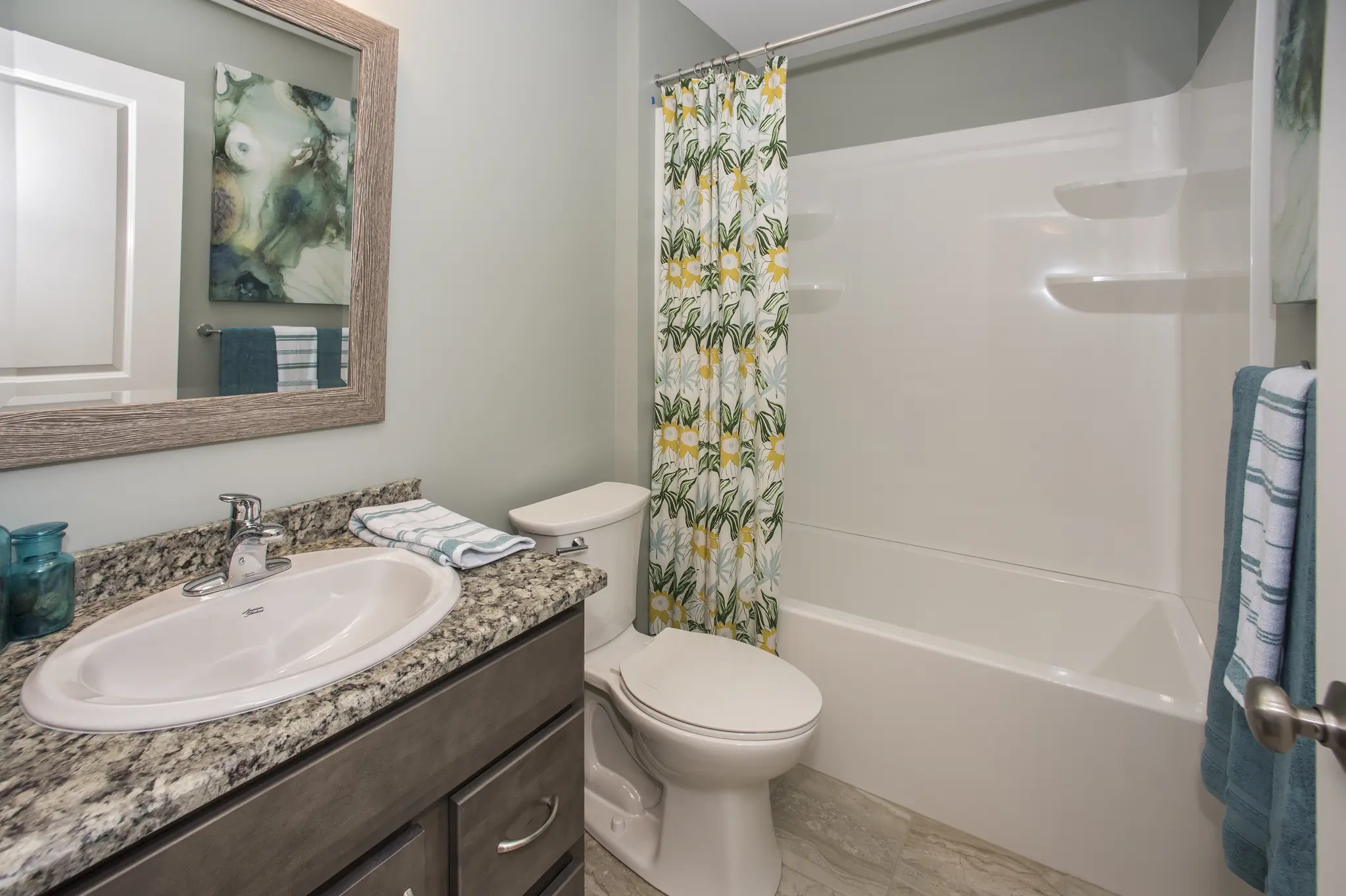 Discovery IX - Interior Photo 19