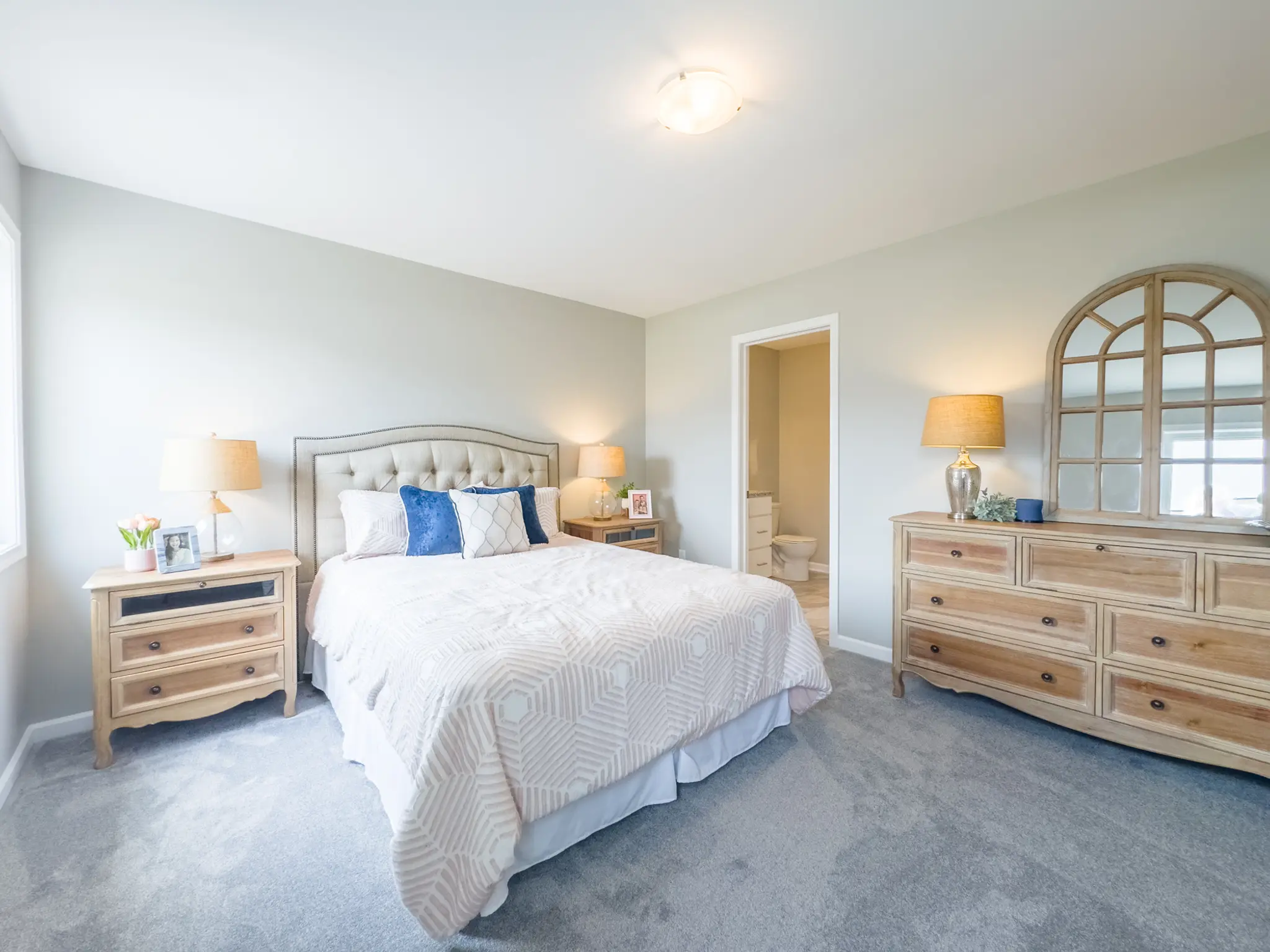 Cambridge - Interior Photo 11