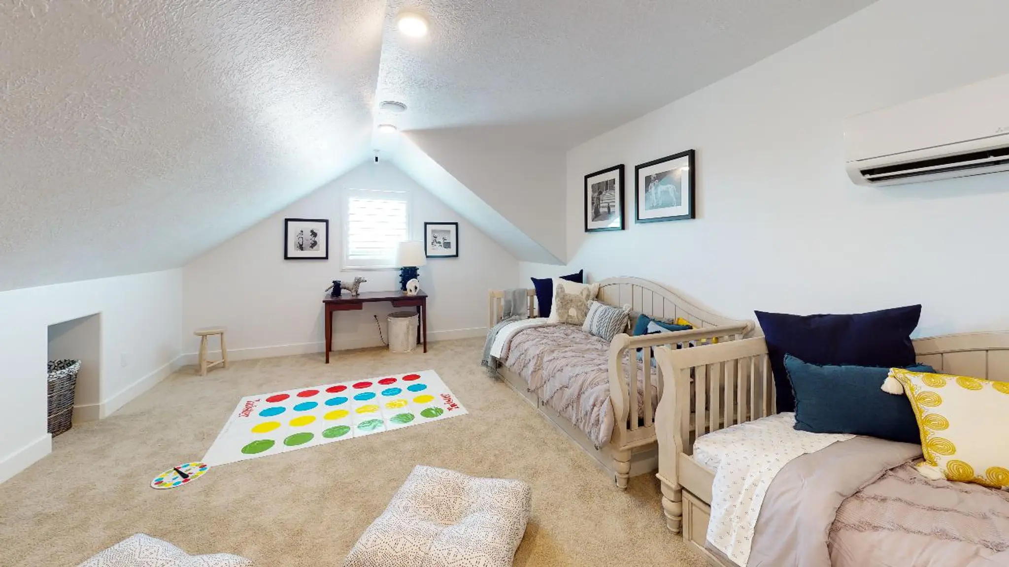 Avery - Interior Photo 16