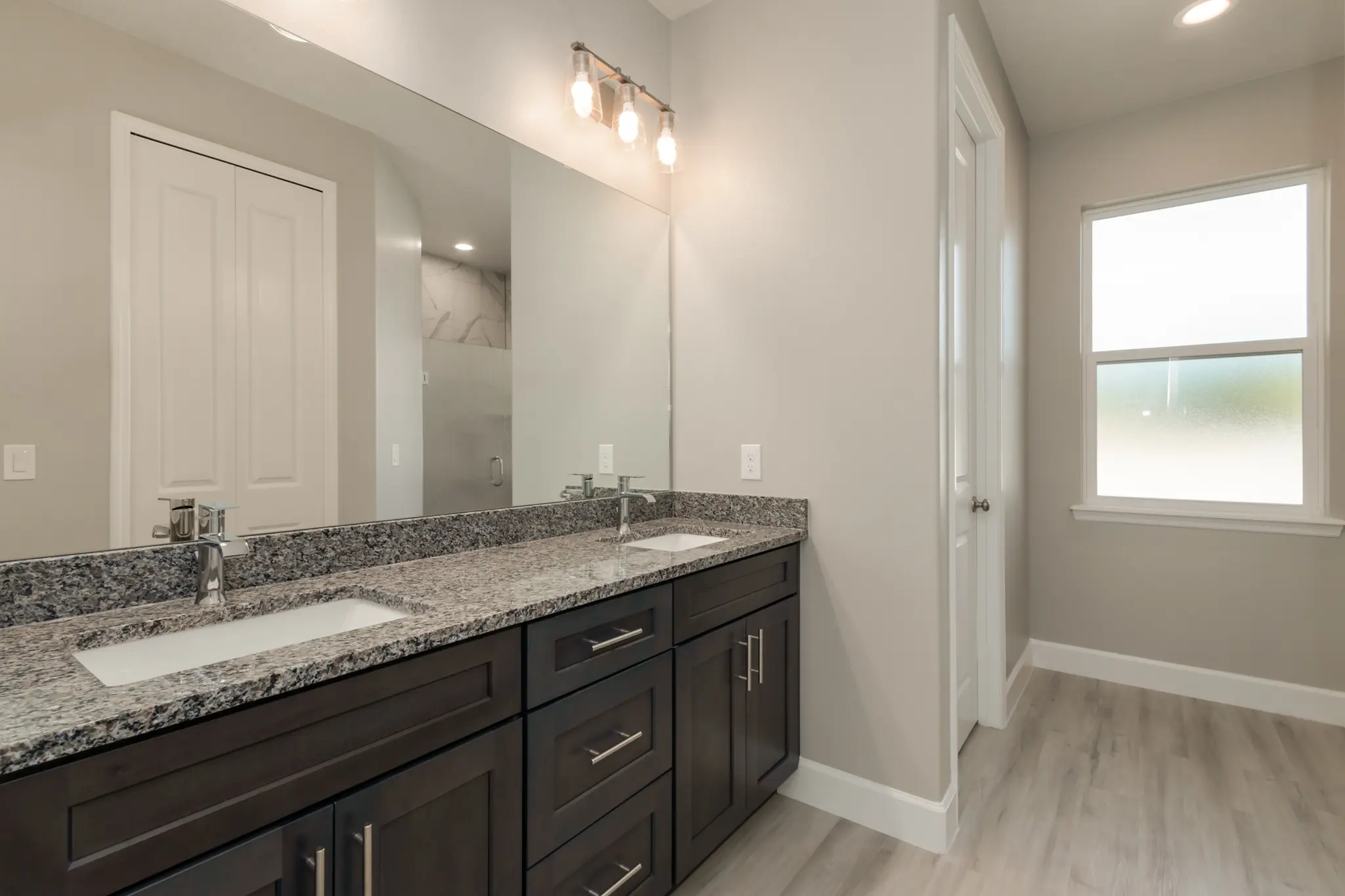 Gracie - Interior Photo 31