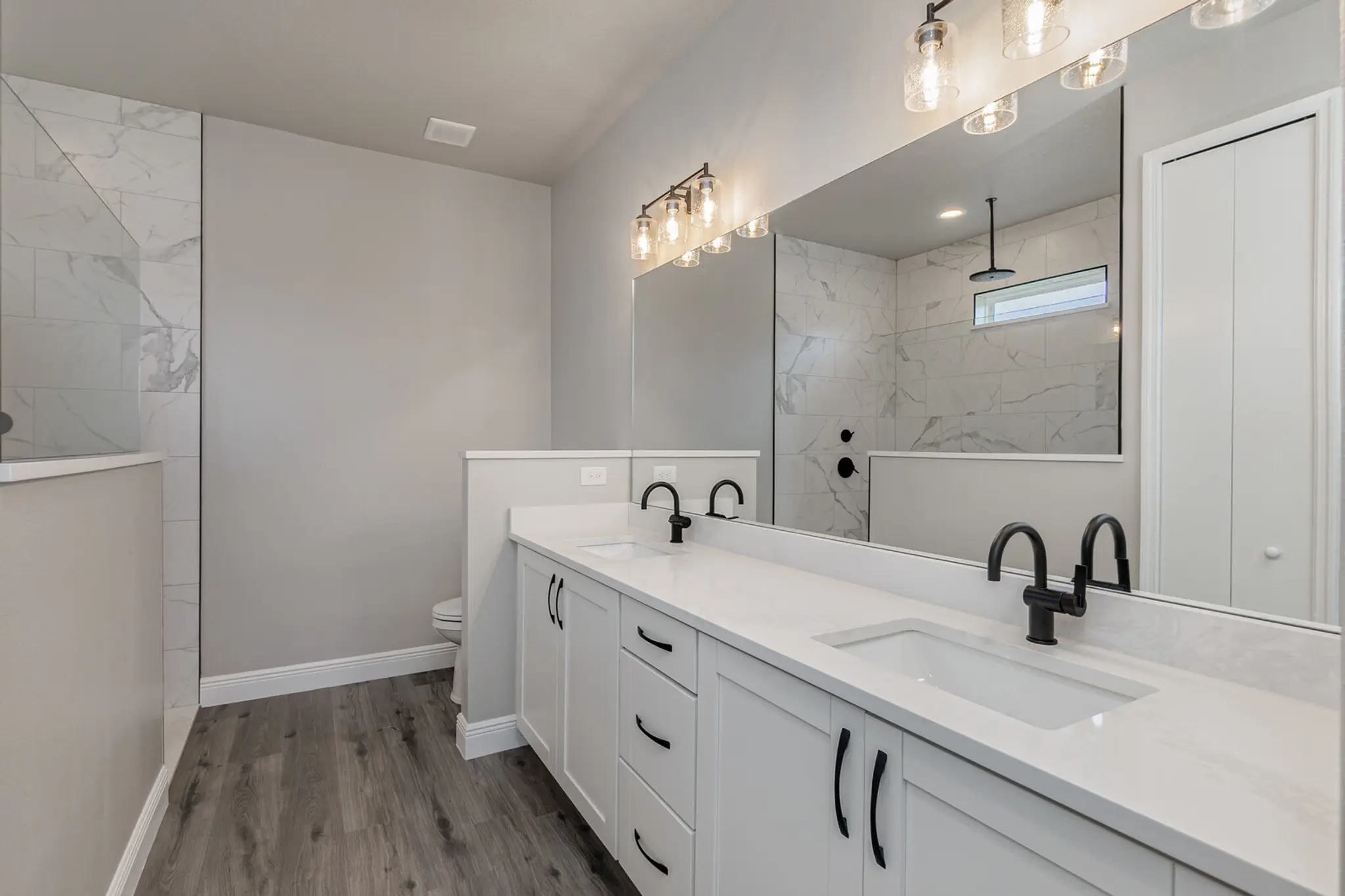 Batavia Two Car - Interior Photo 20