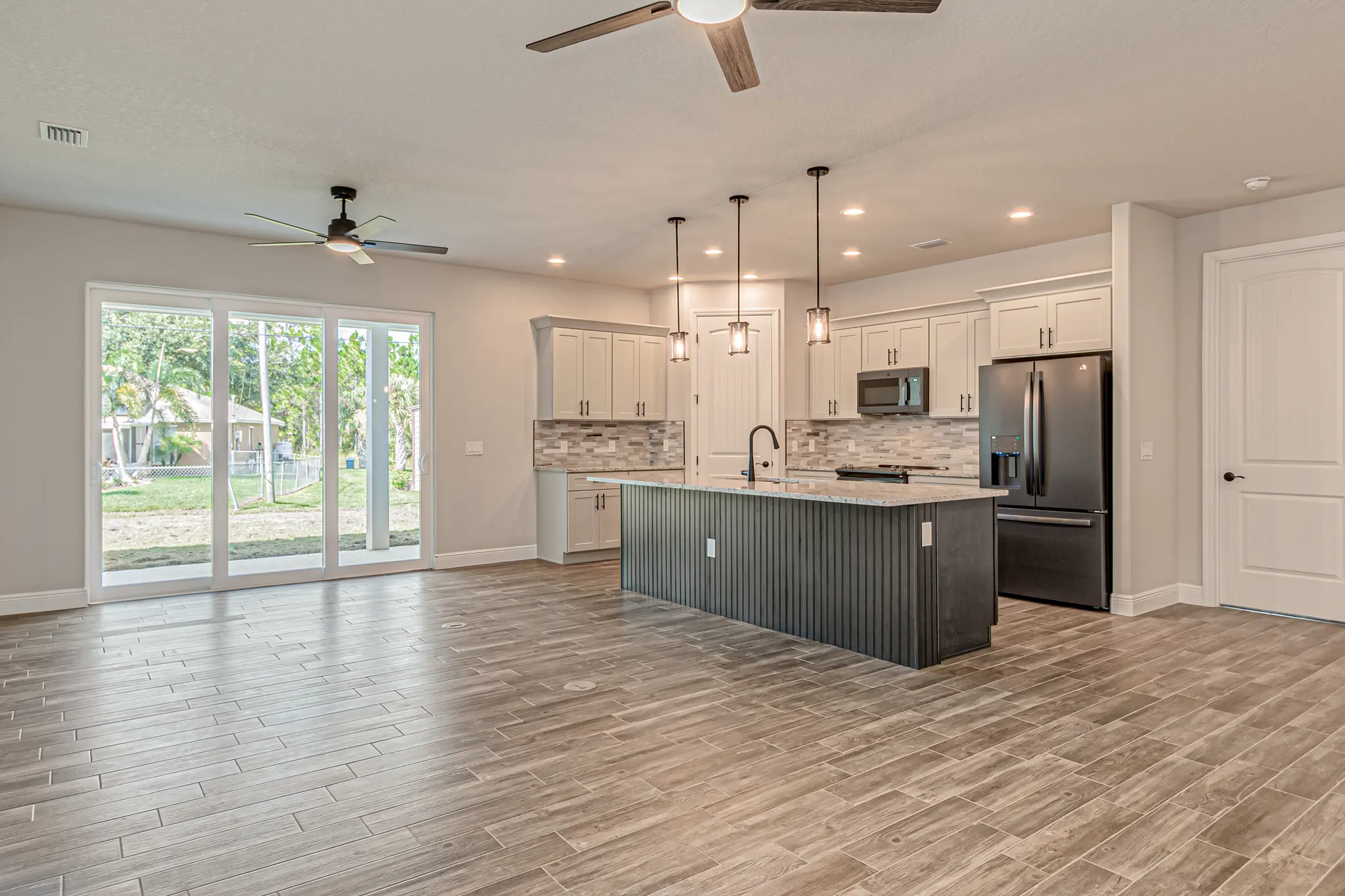 Lorraine - Interior Photo 28