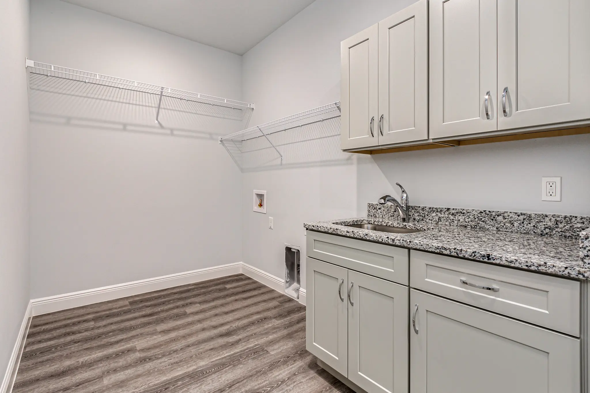 Barrington - Interior Photo 32