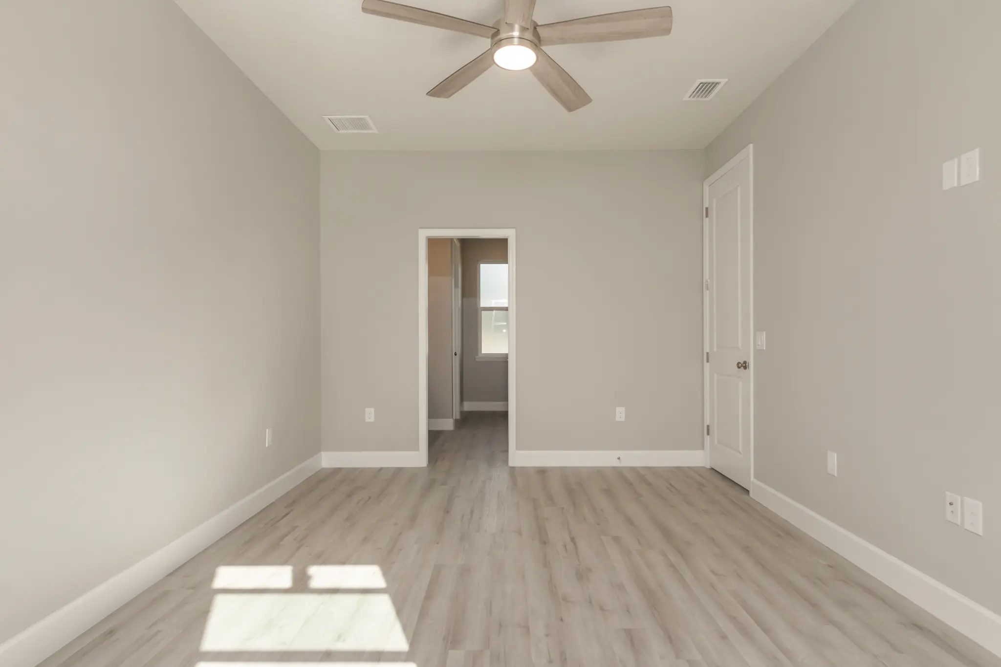 Gracie - Interior Photo 30