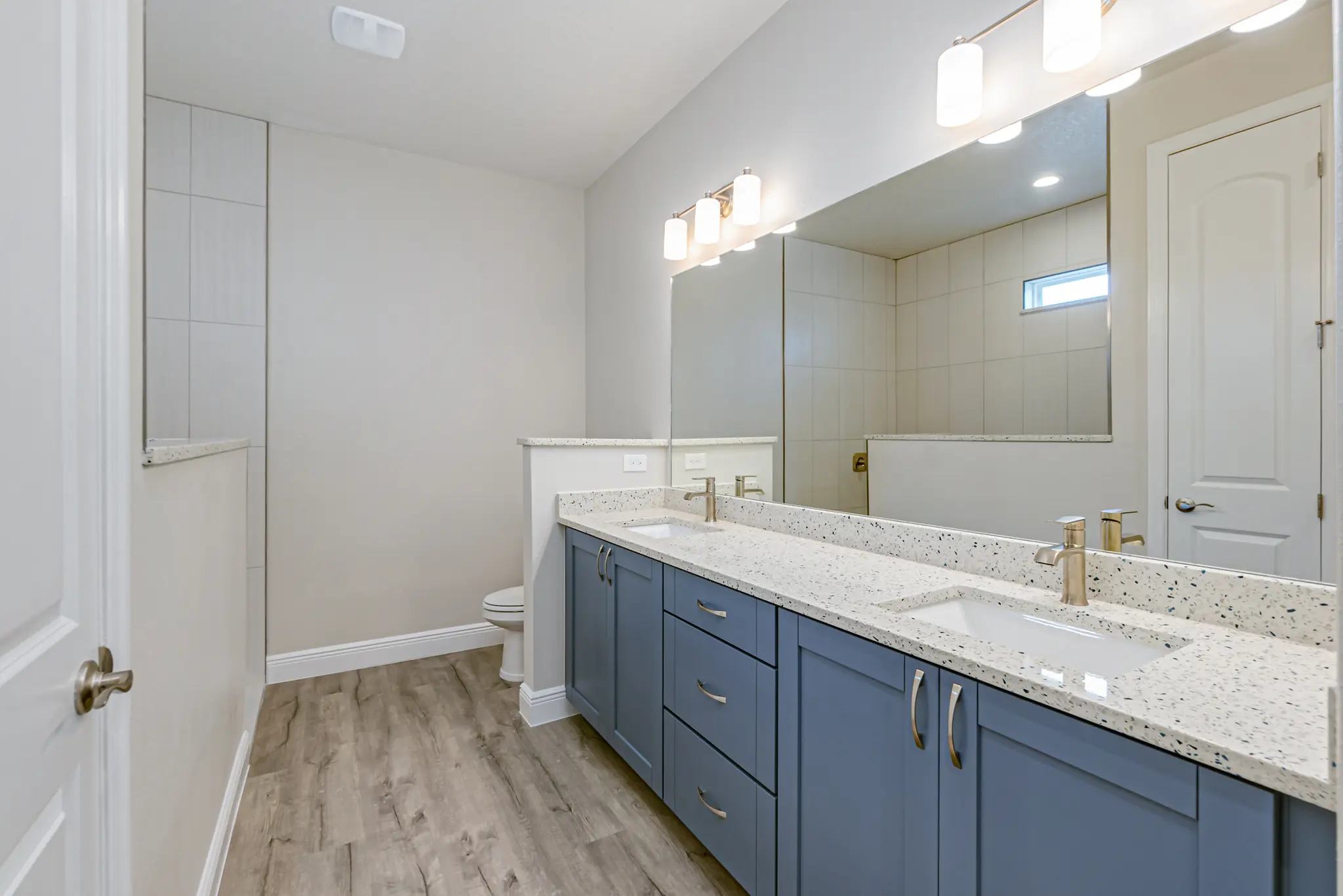 Batavia Three Car - Interior Photo 16