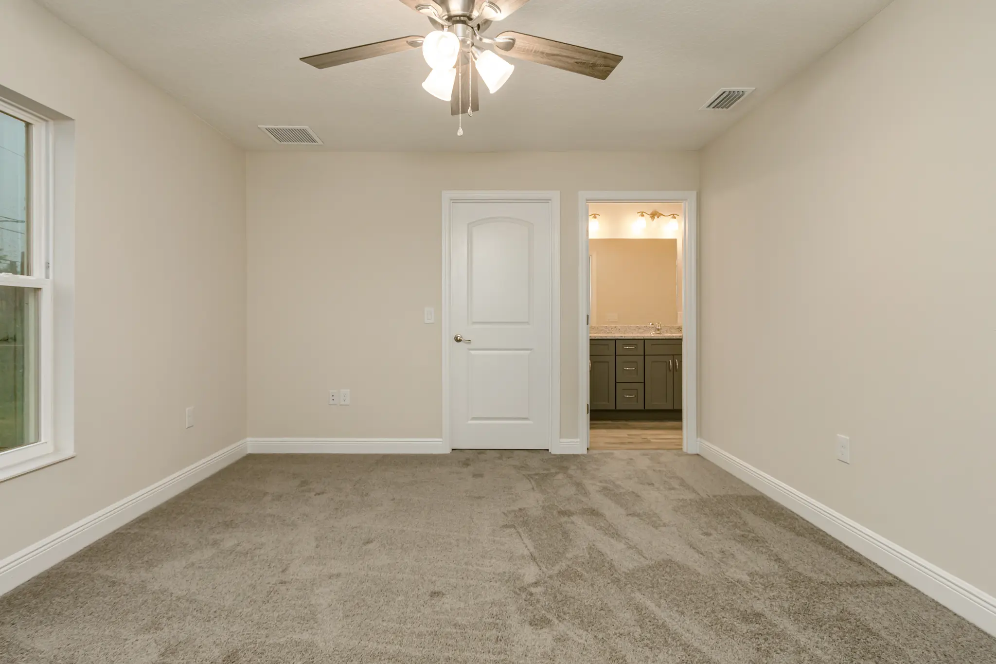 Bellmont - Interior Photo 18