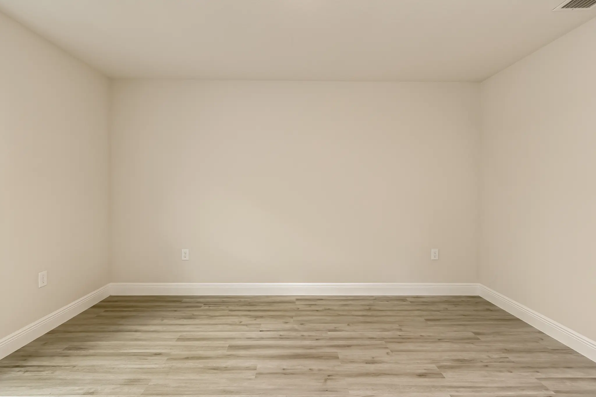 Savoy - Interior Photo 8