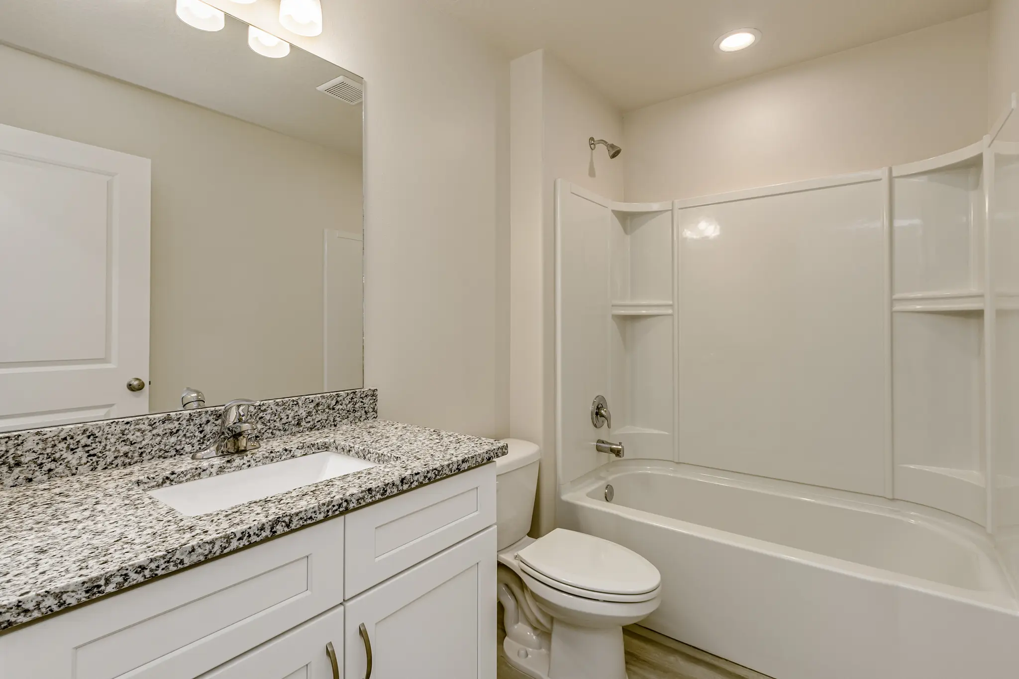 Savoy - Interior Photo 9