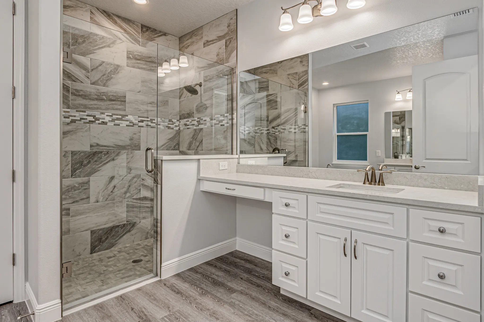 Barrington - Interior Photo 30