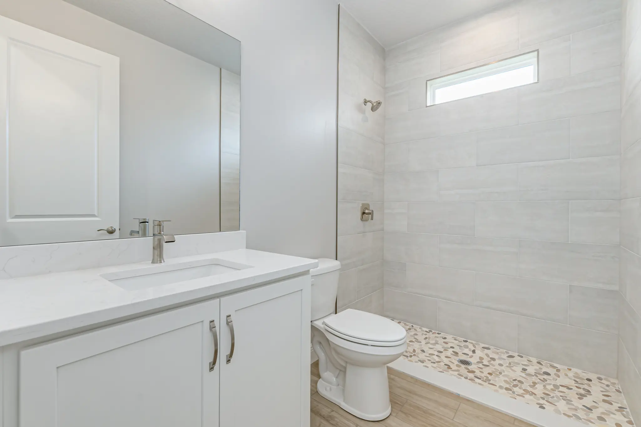 Lorraine - Interior Photo 24