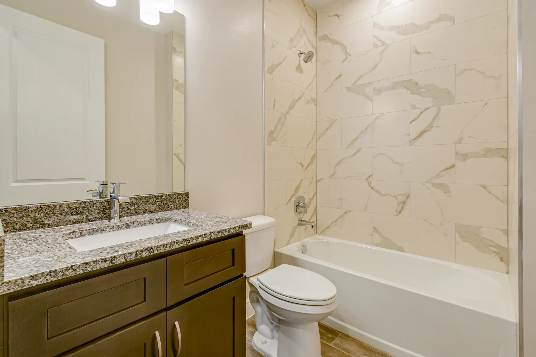 Michelle - Interior Photo 11