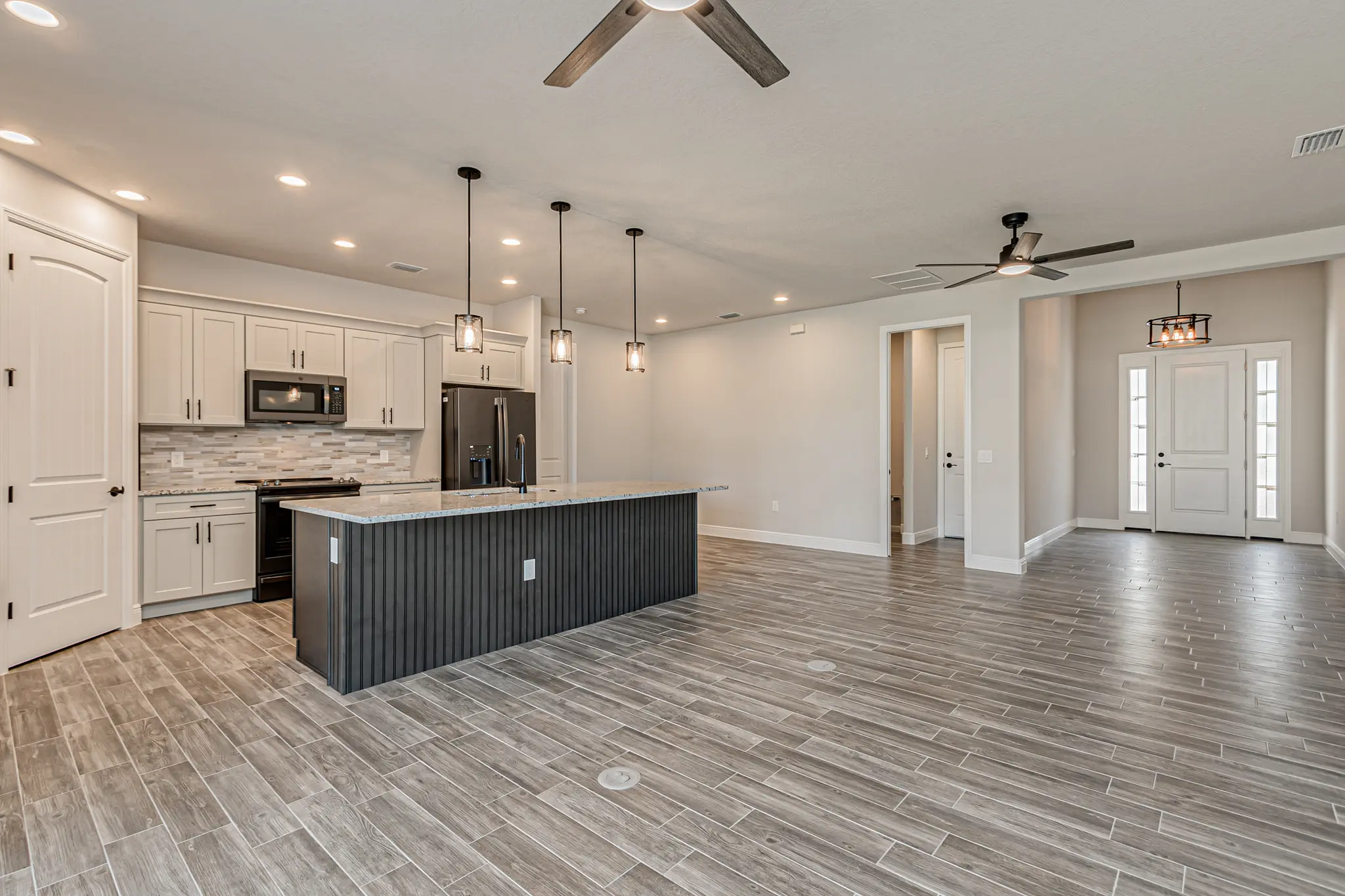 Lorraine - Interior Photo 23