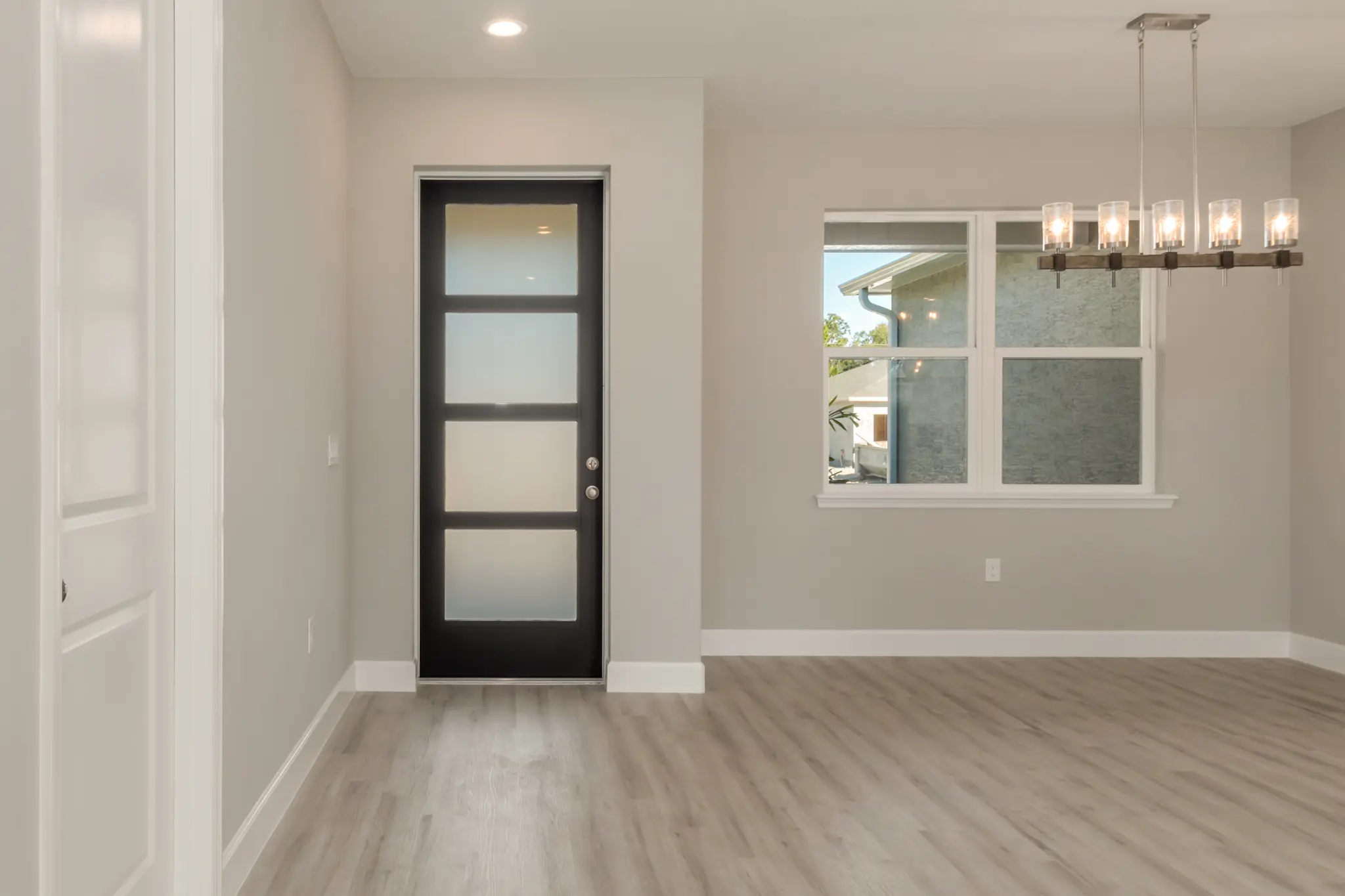 Gracie - Interior Photo 27