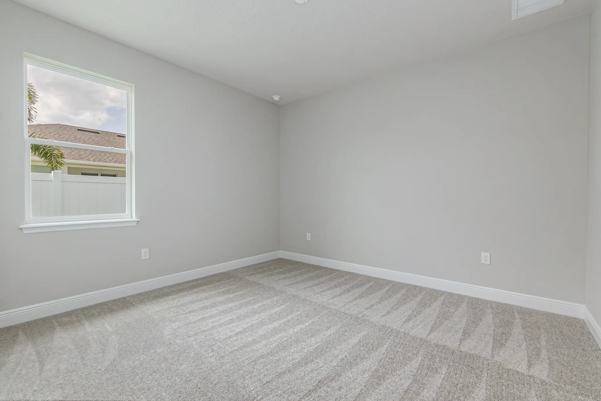 Lorraine - Interior Photo 32