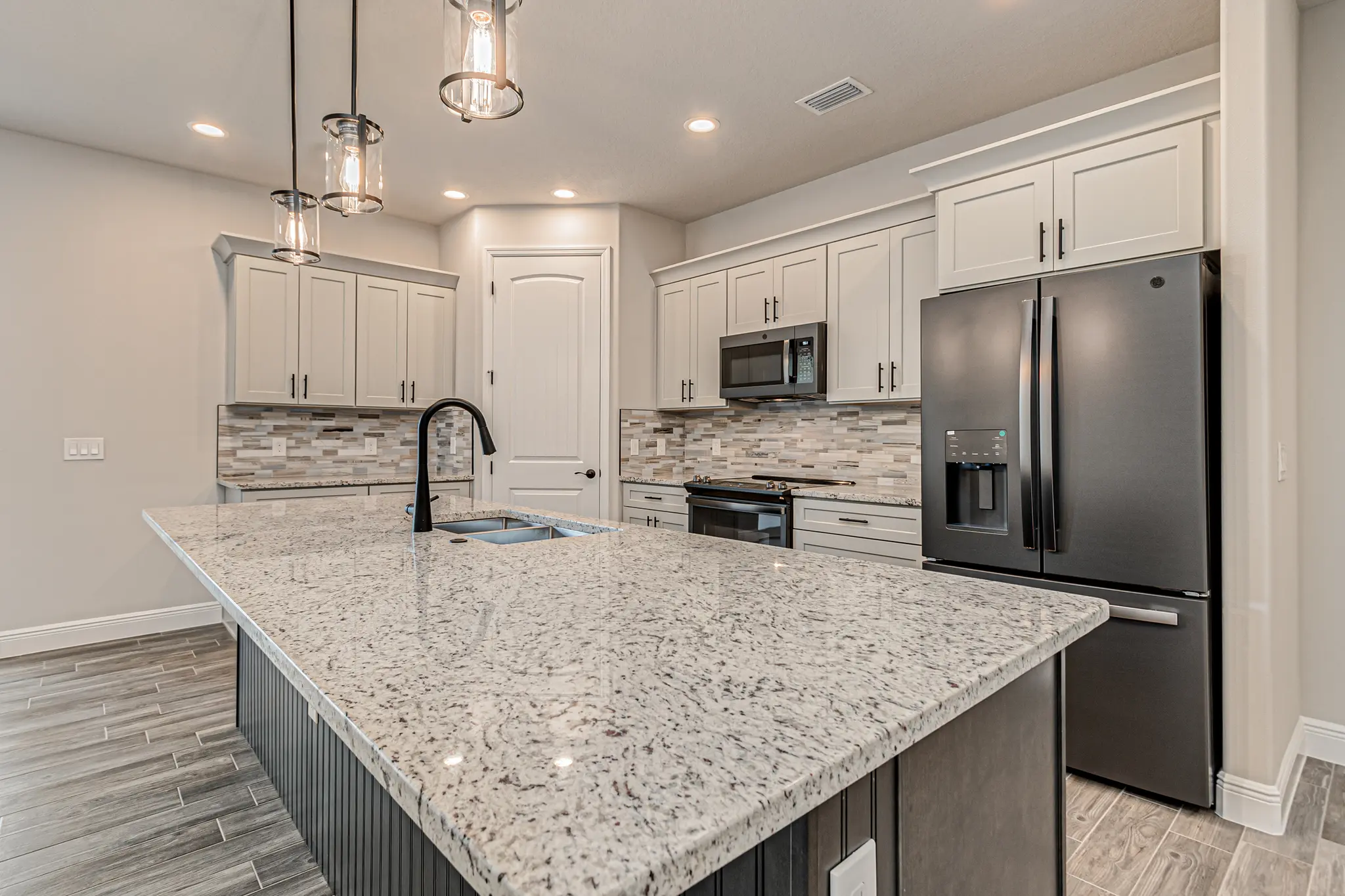 Lorraine - Interior Photo 21