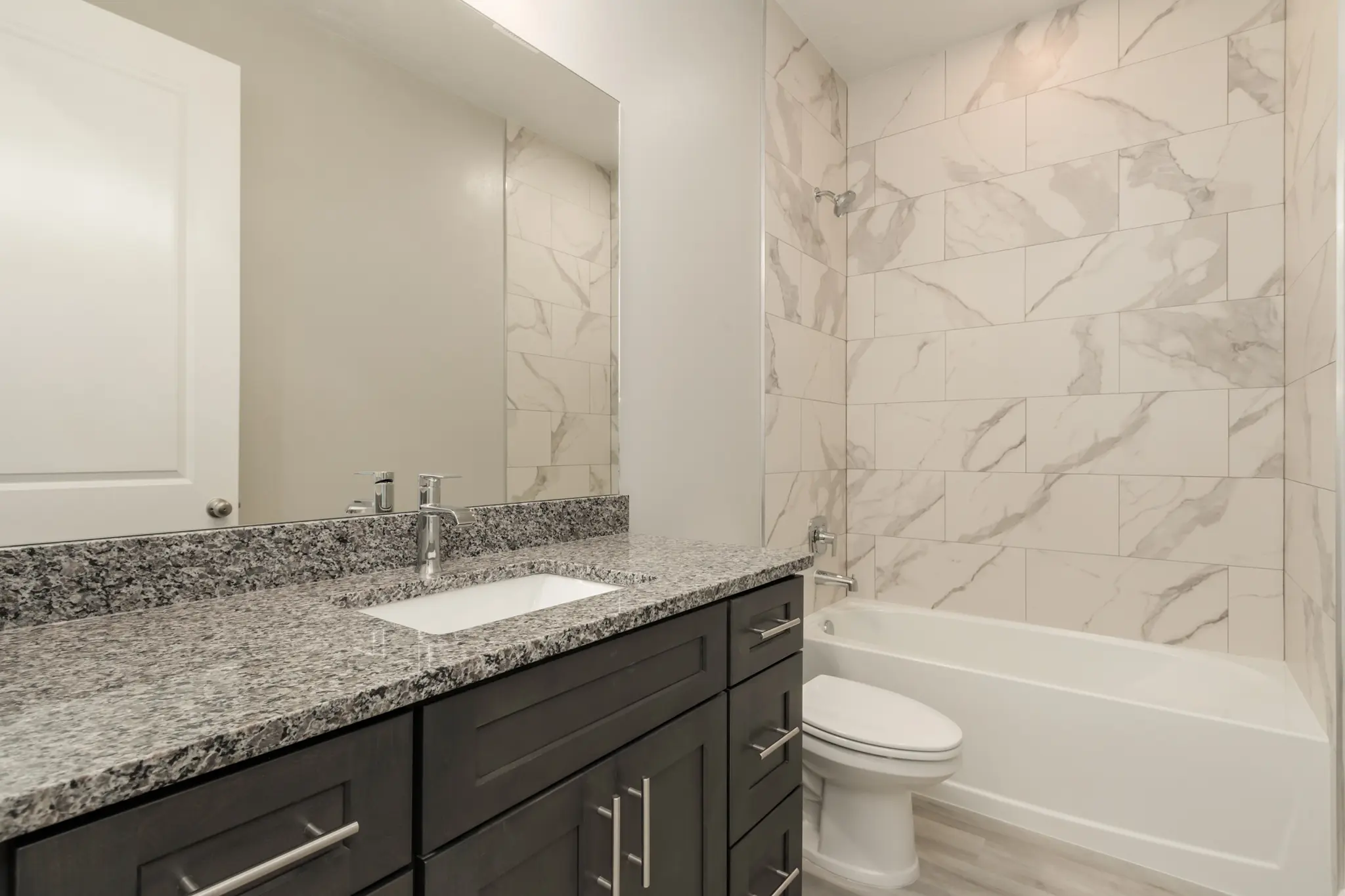 Gracie - Interior Photo 26