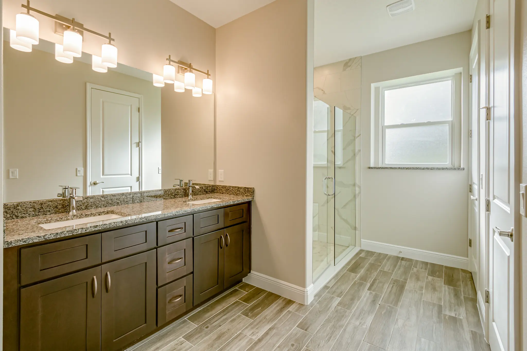 Michelle - Interior Photo 3