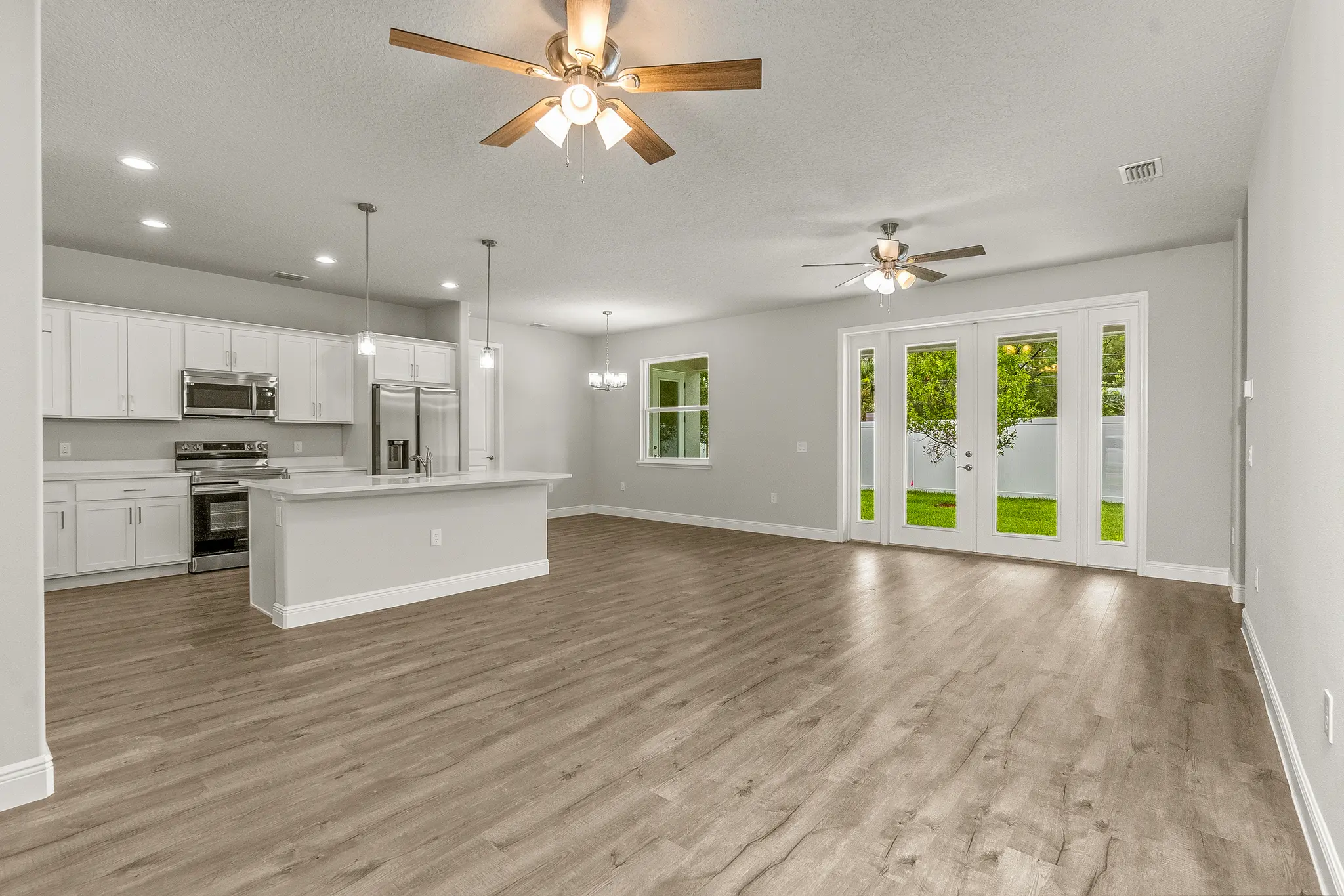 Lorraine - Interior Photo 16