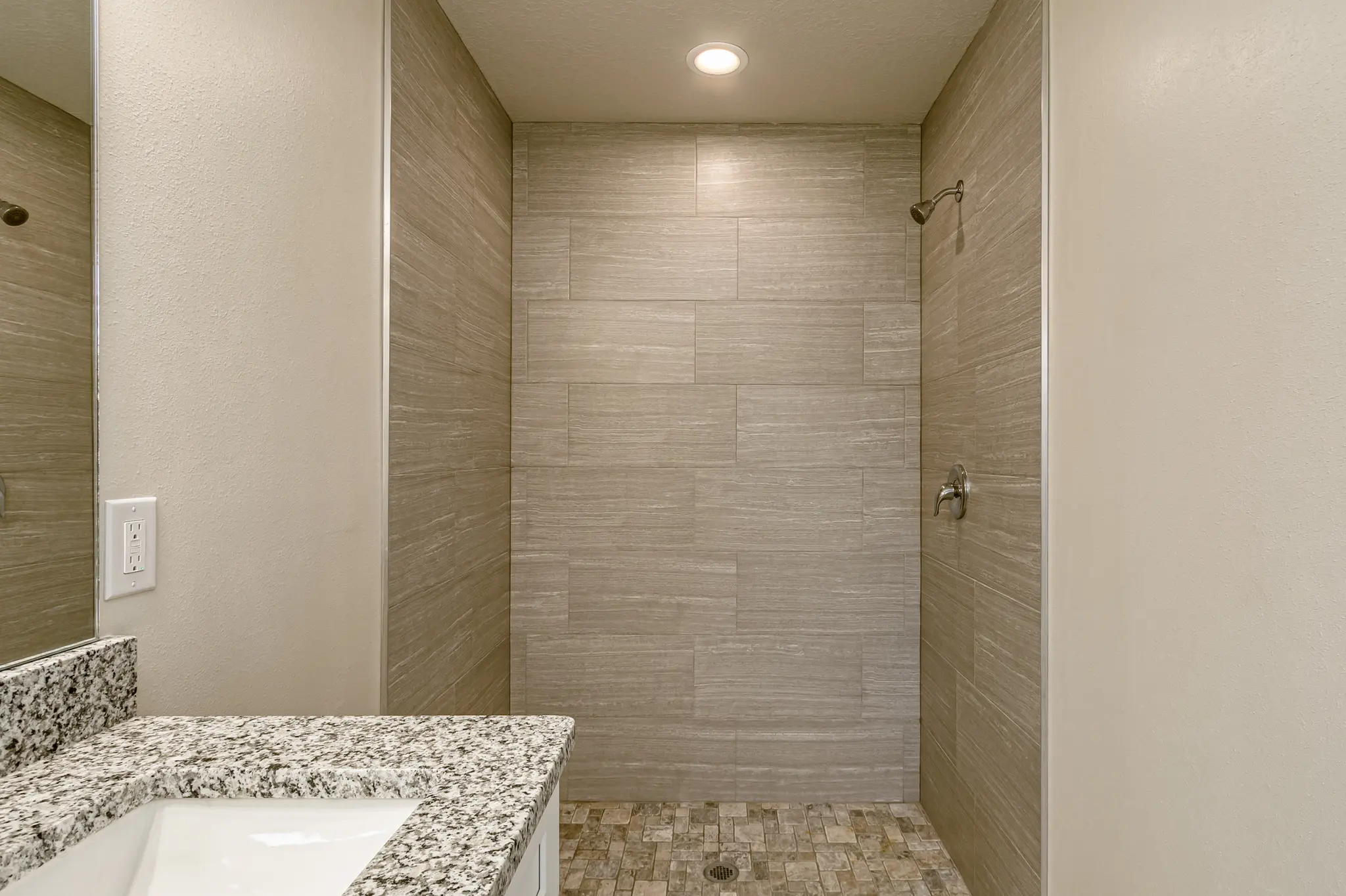 Savoy - Interior Photo 15