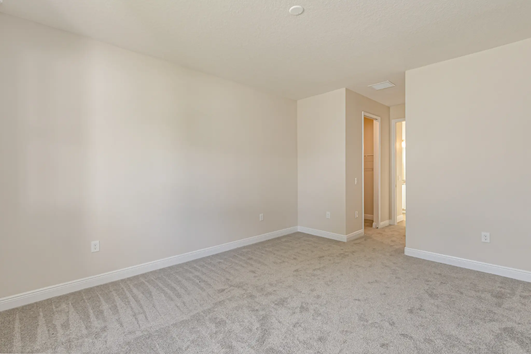 Savoy - Interior Photo 16