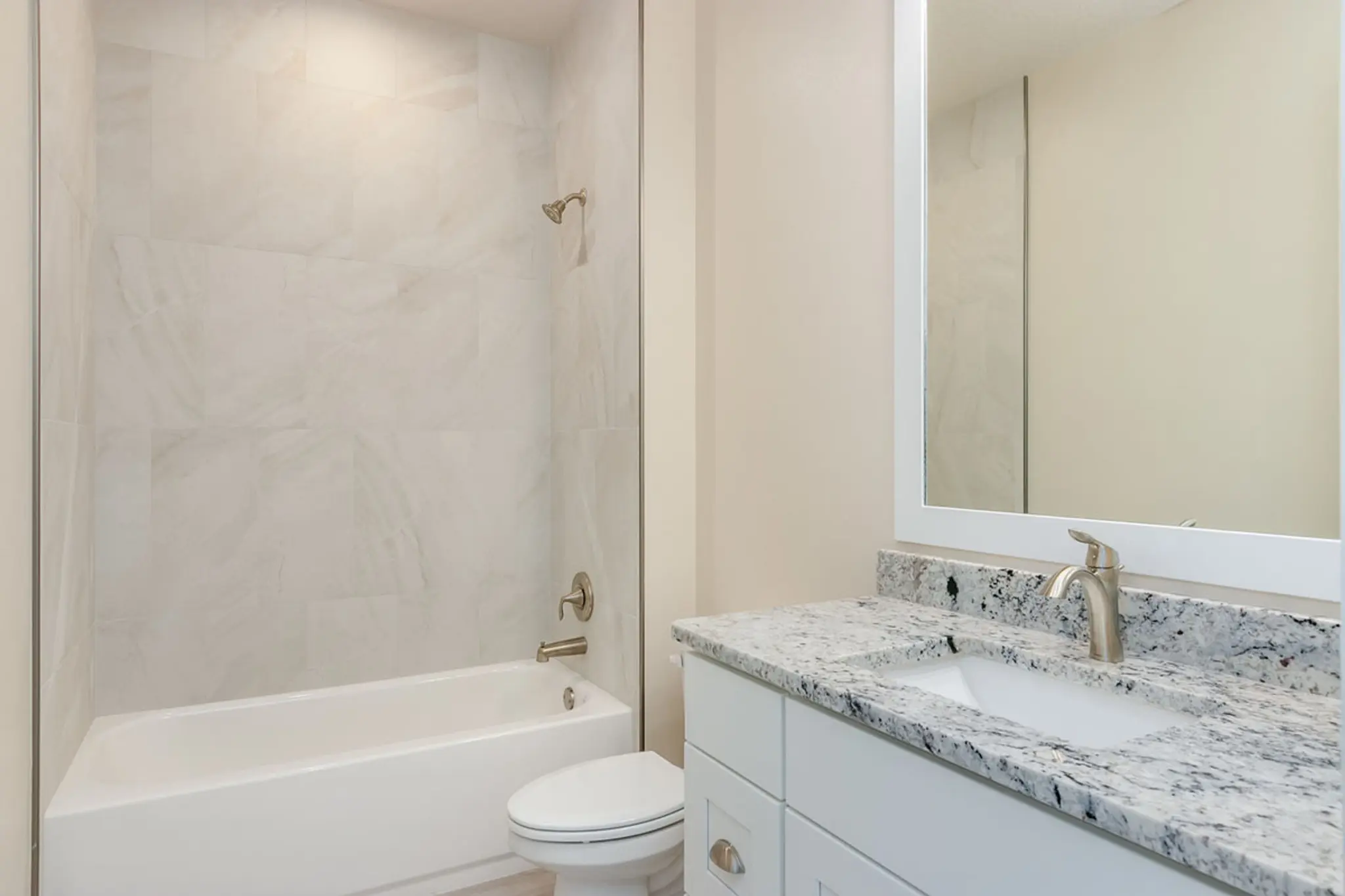 Arlington - Interior Photo 9