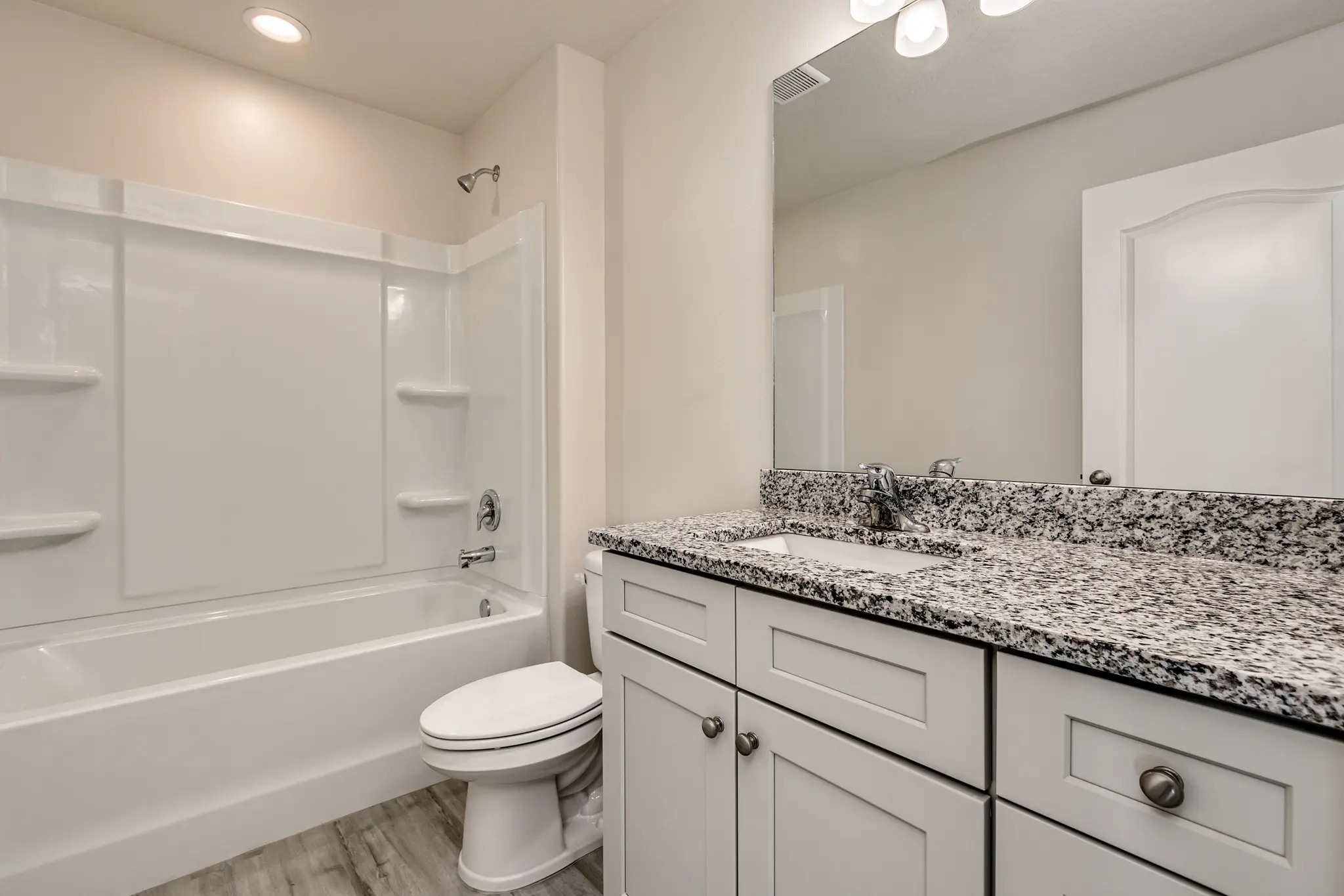 Bellmont - Interior Photo 13