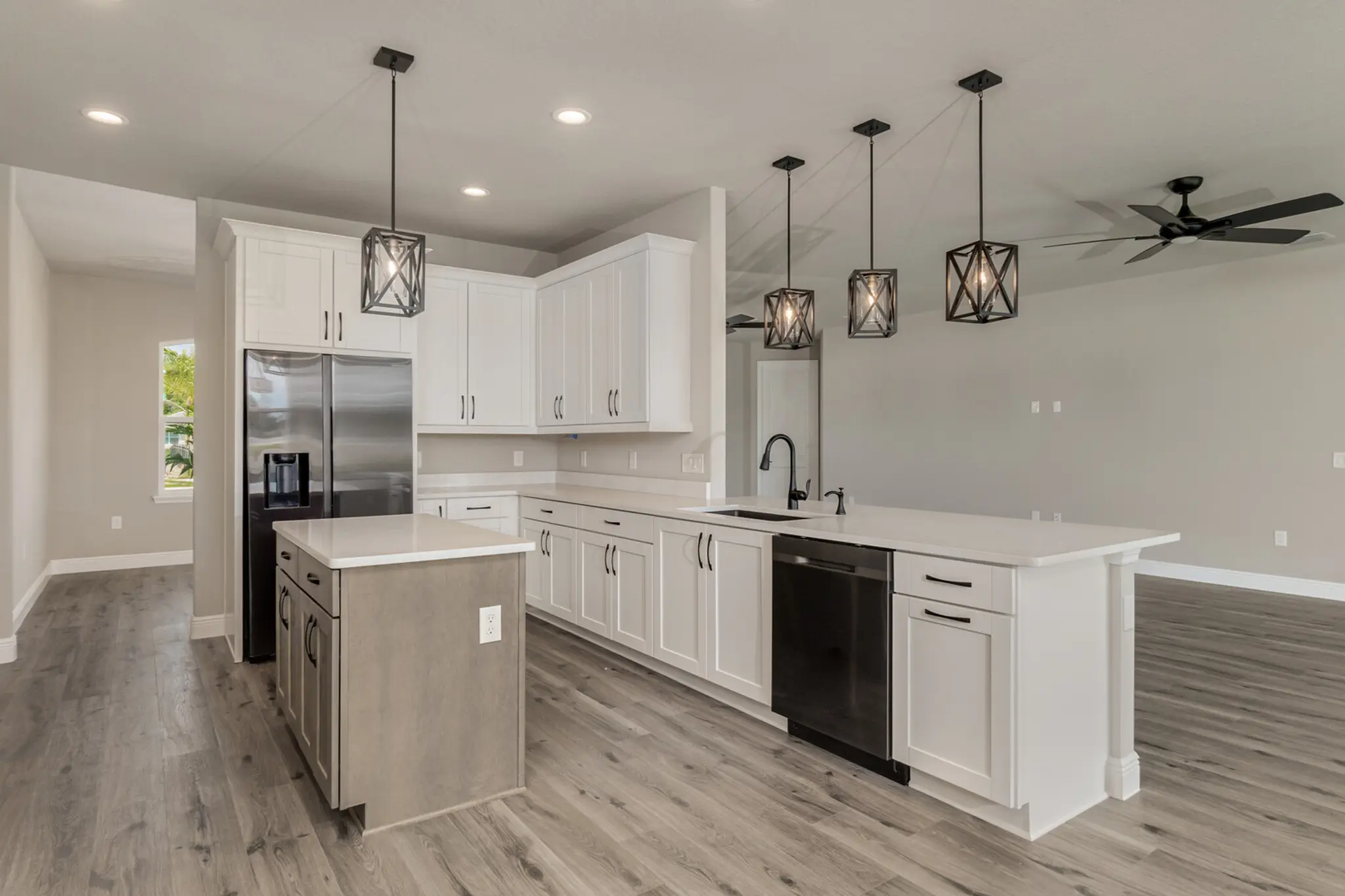 Batavia Two Car - Interior Photo 14