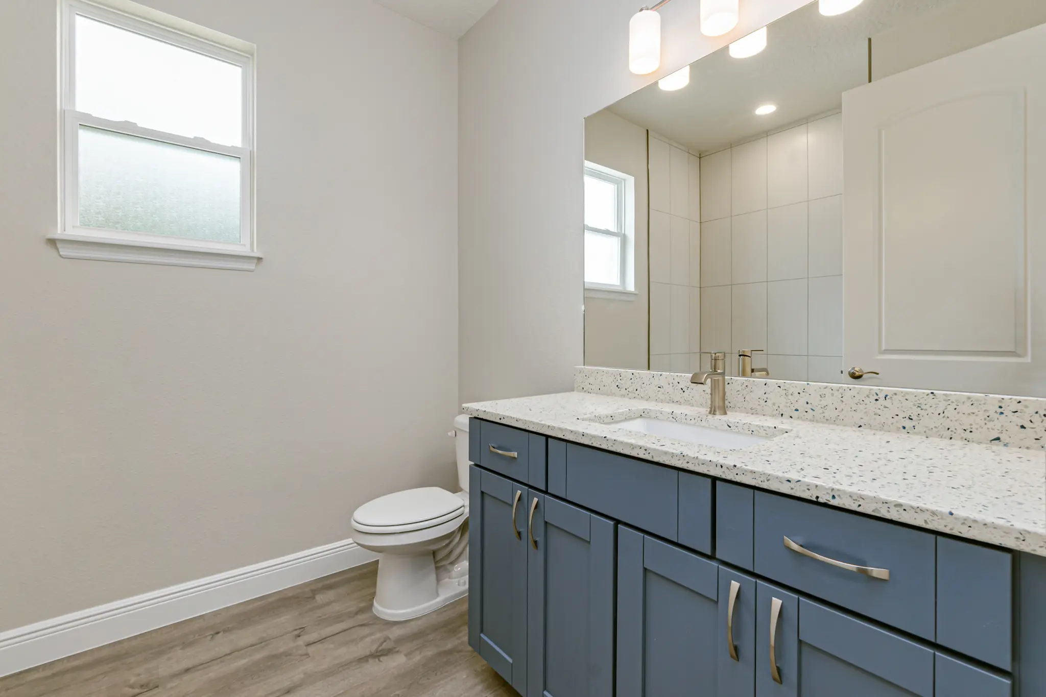 Batavia Three Car - Interior Photo 14