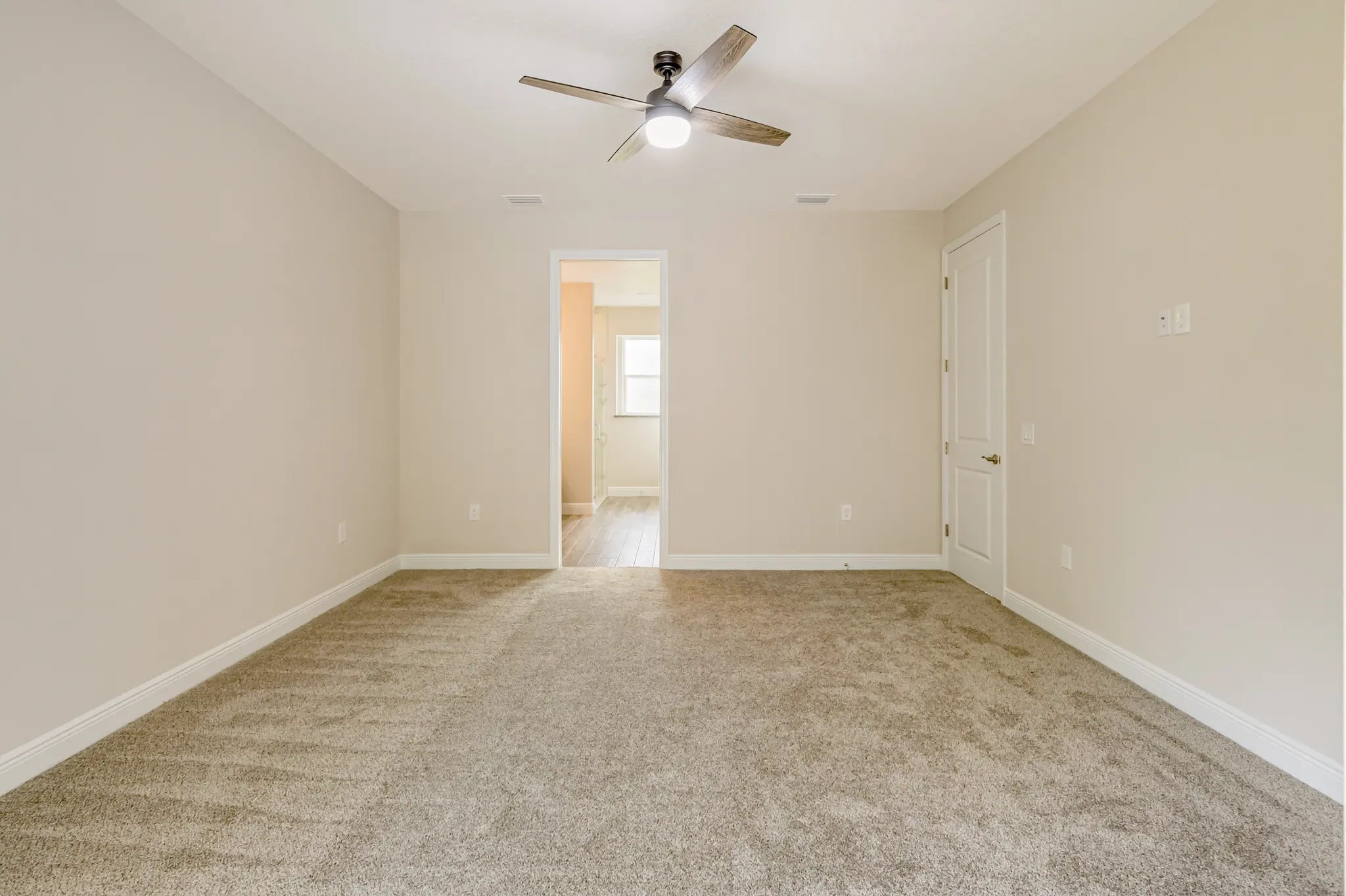 Michelle - Interior Photo 9