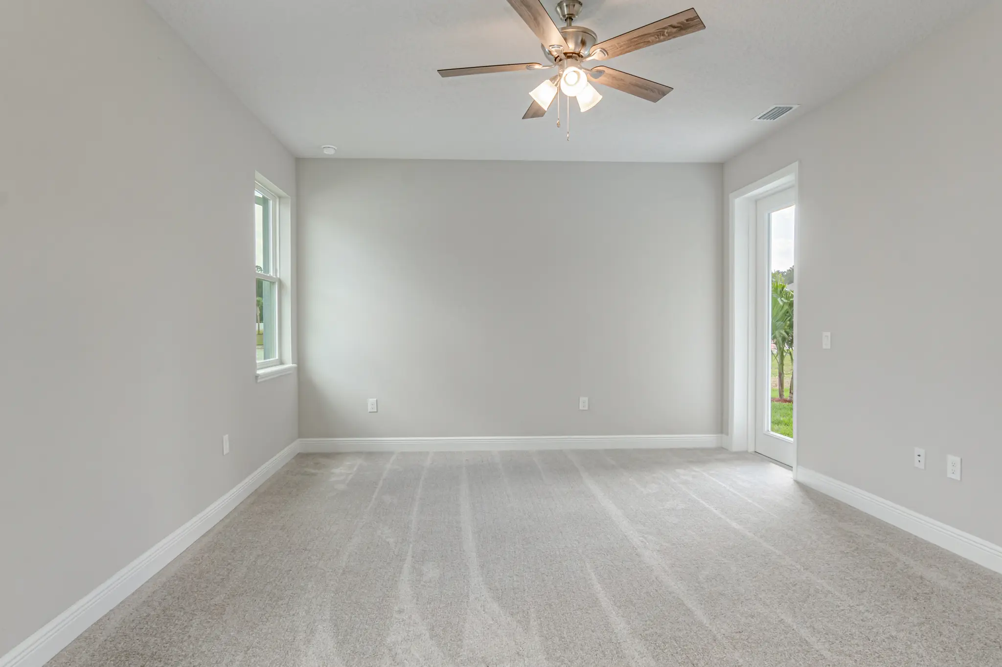 Lorraine - Interior Photo 15